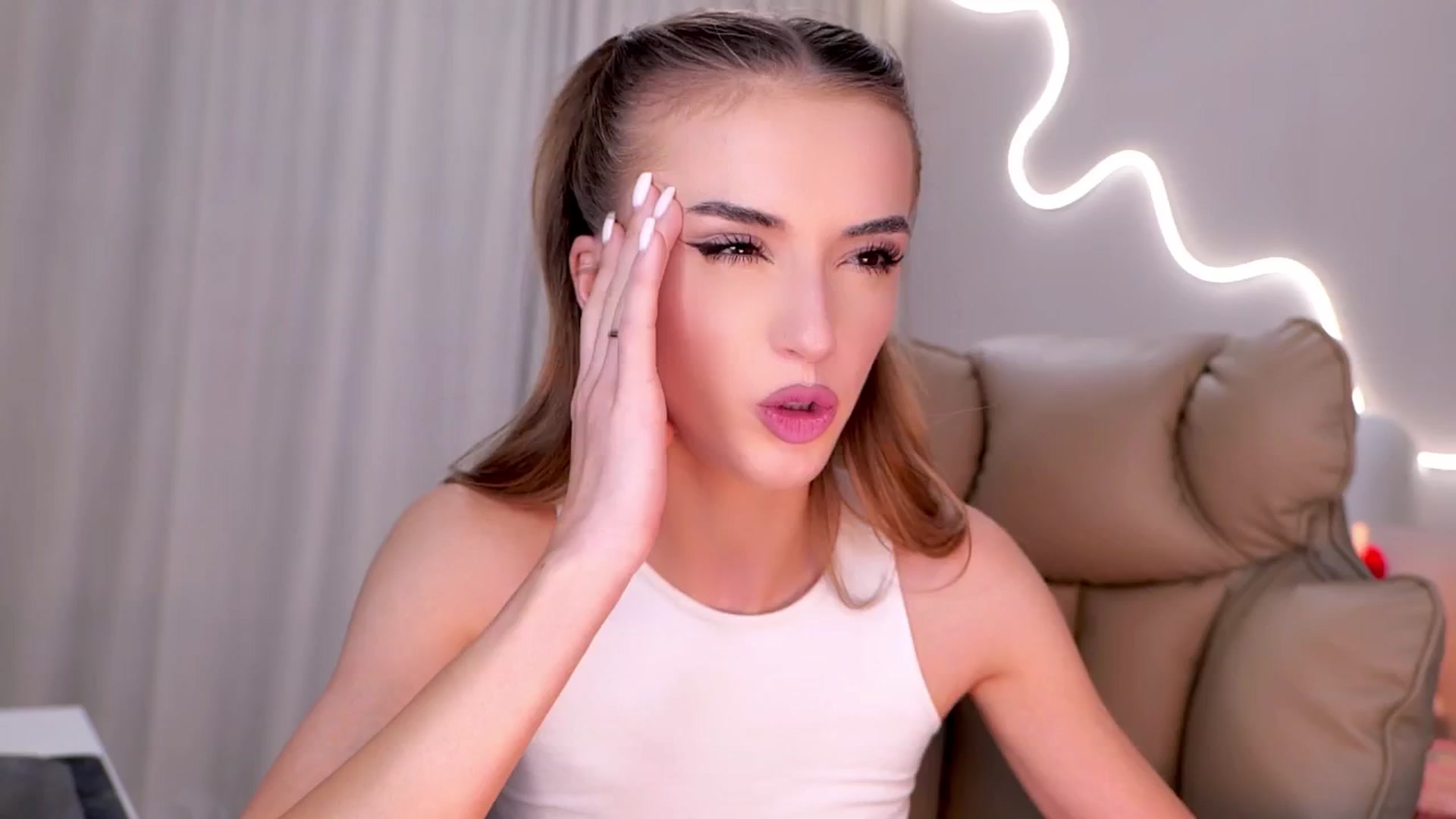 Gallery image thumbnail from YannaJeen's myfreecams stream on, 12/15/2025, 10:23 image 12 of 20