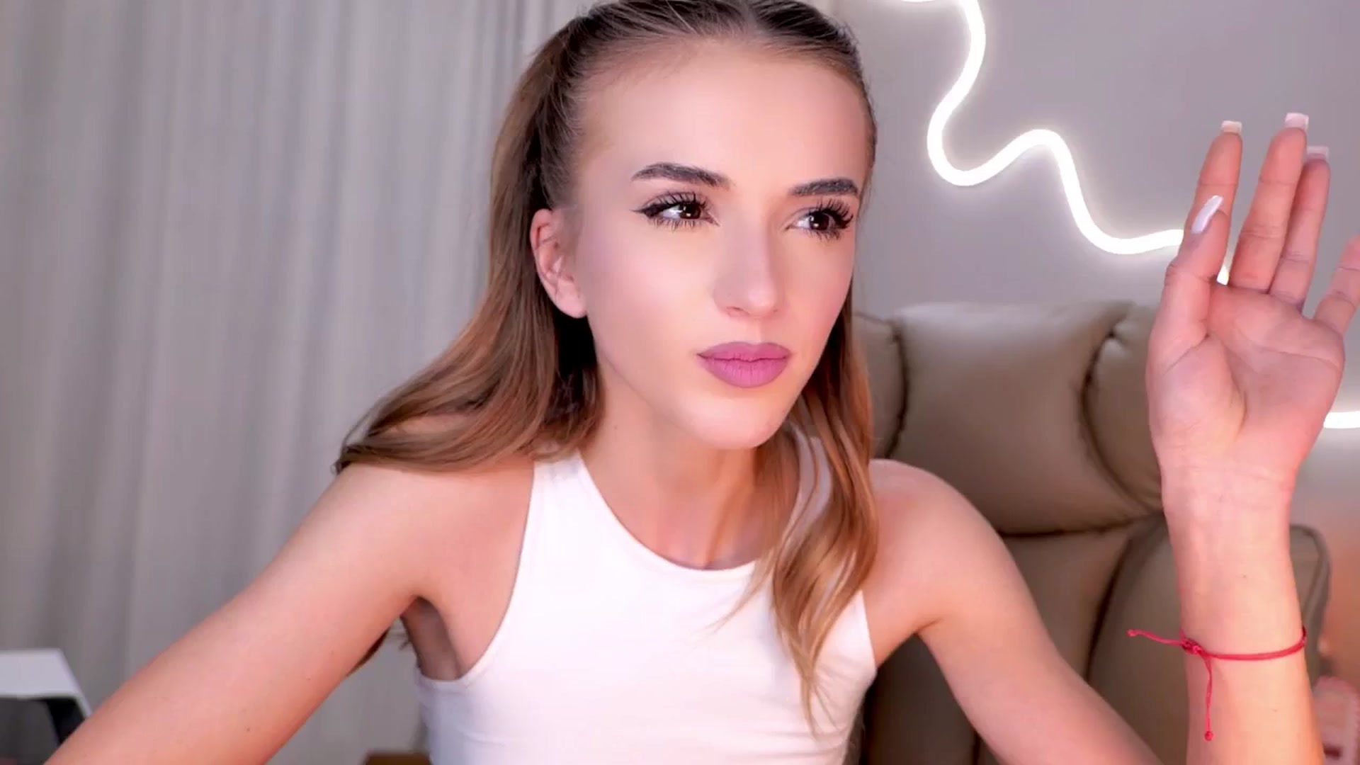 Gallery image thumbnail from YannaJeen's myfreecams stream on, 12/15/2025, 10:23 image 13 of 20