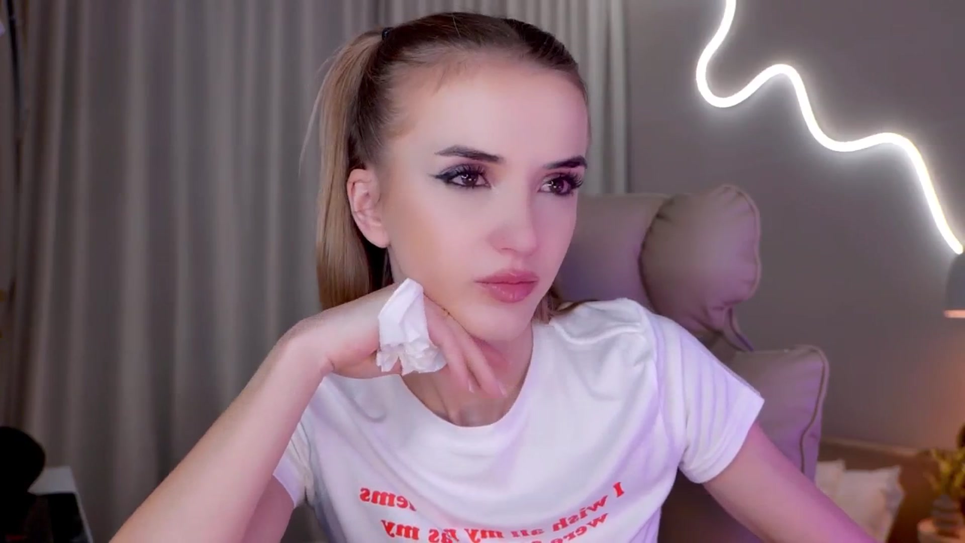 Gallery image thumbnail from YannaJeen's myfreecams stream on, 01/04/2026, 12:08 image 7 of 20