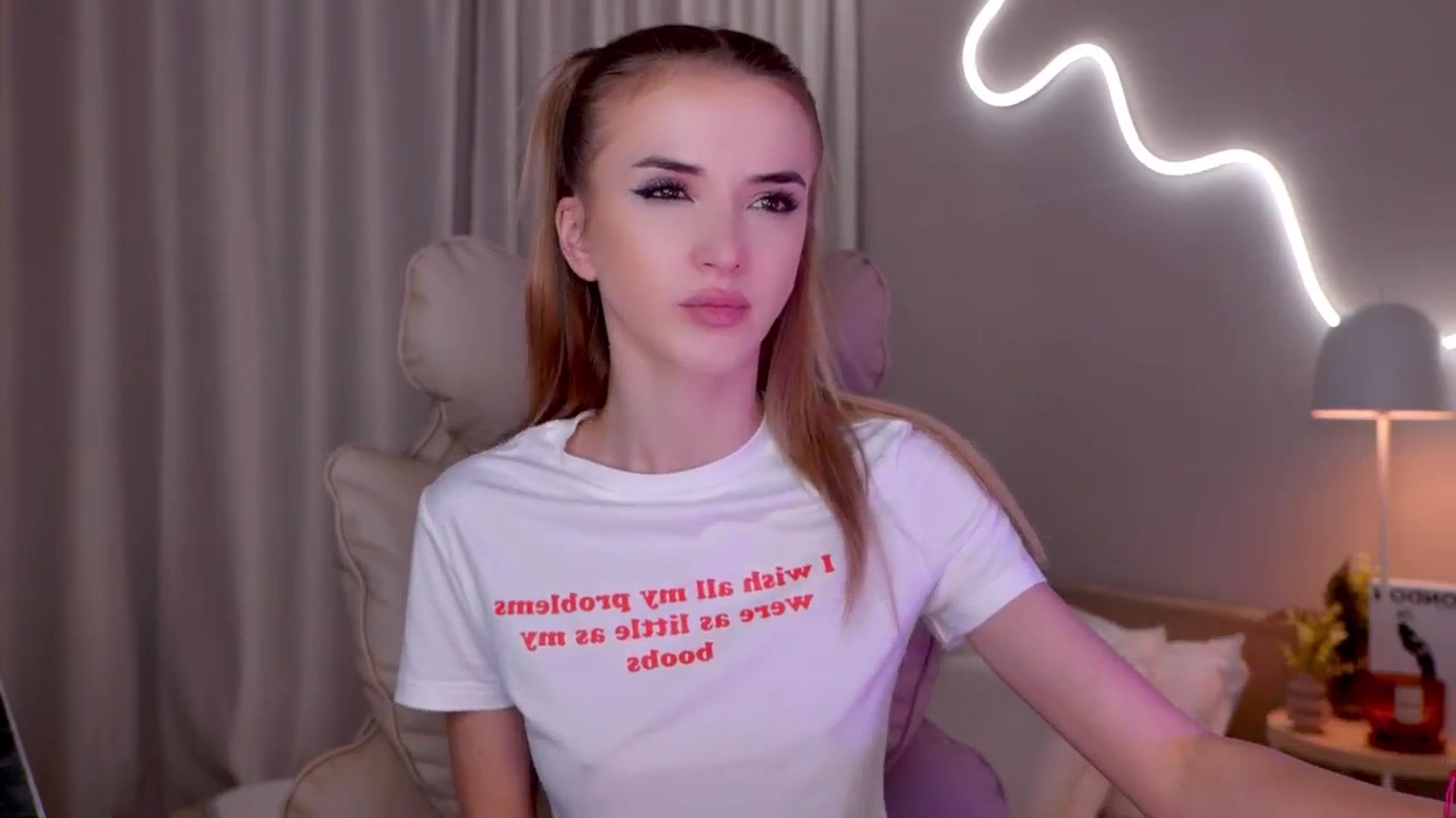 Gallery image thumbnail from YannaJeen's myfreecams stream on, 01/04/2026, 12:08 image 6 of 20