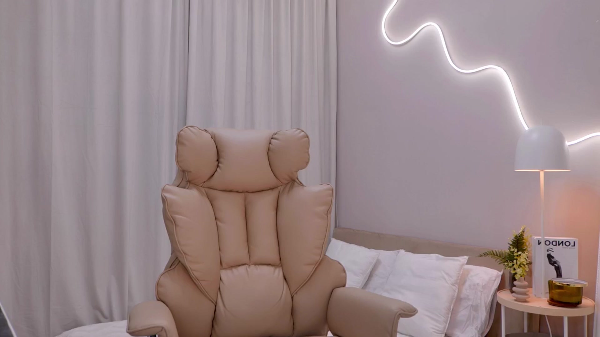 Gallery image thumbnail from YannaJeen's myfreecams stream on, 01/10/2026, 10:18 image 4 of 20