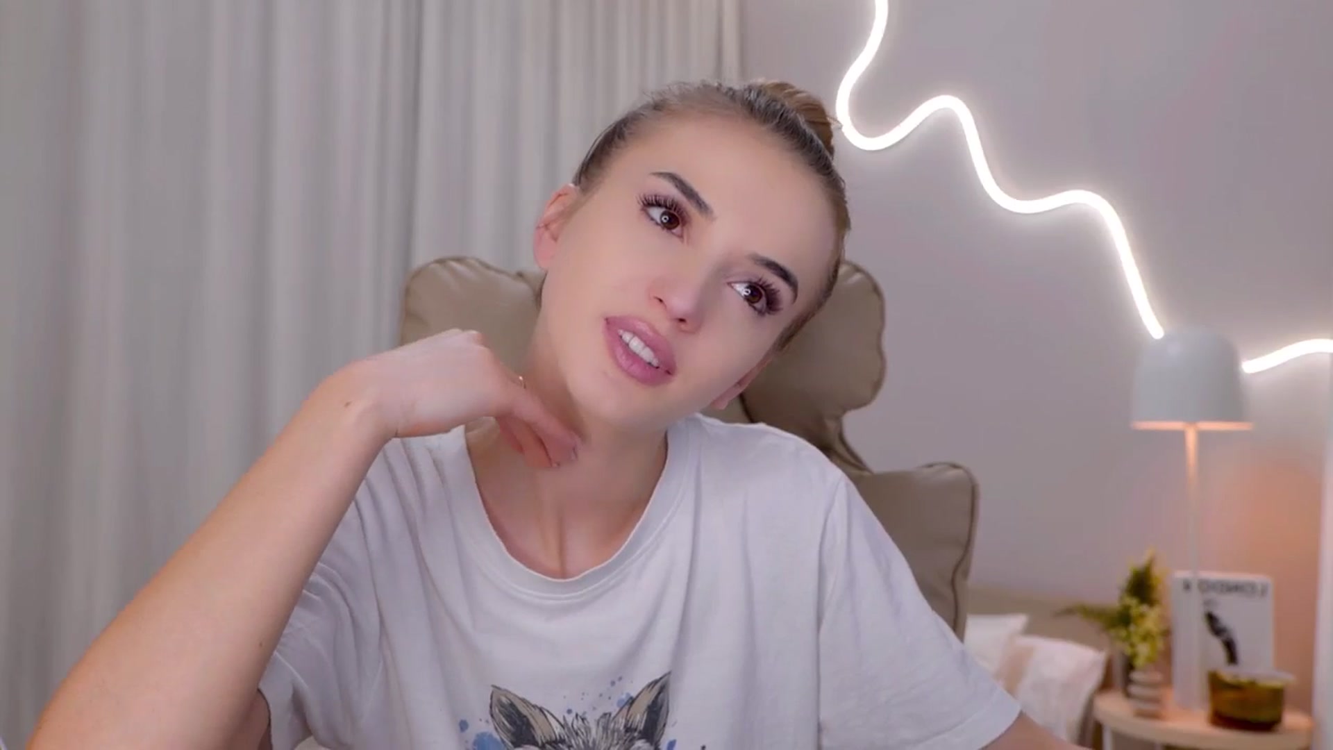 Gallery image thumbnail from YannaJeen's myfreecams stream on, 01/10/2026, 11:20 image 14 of 20