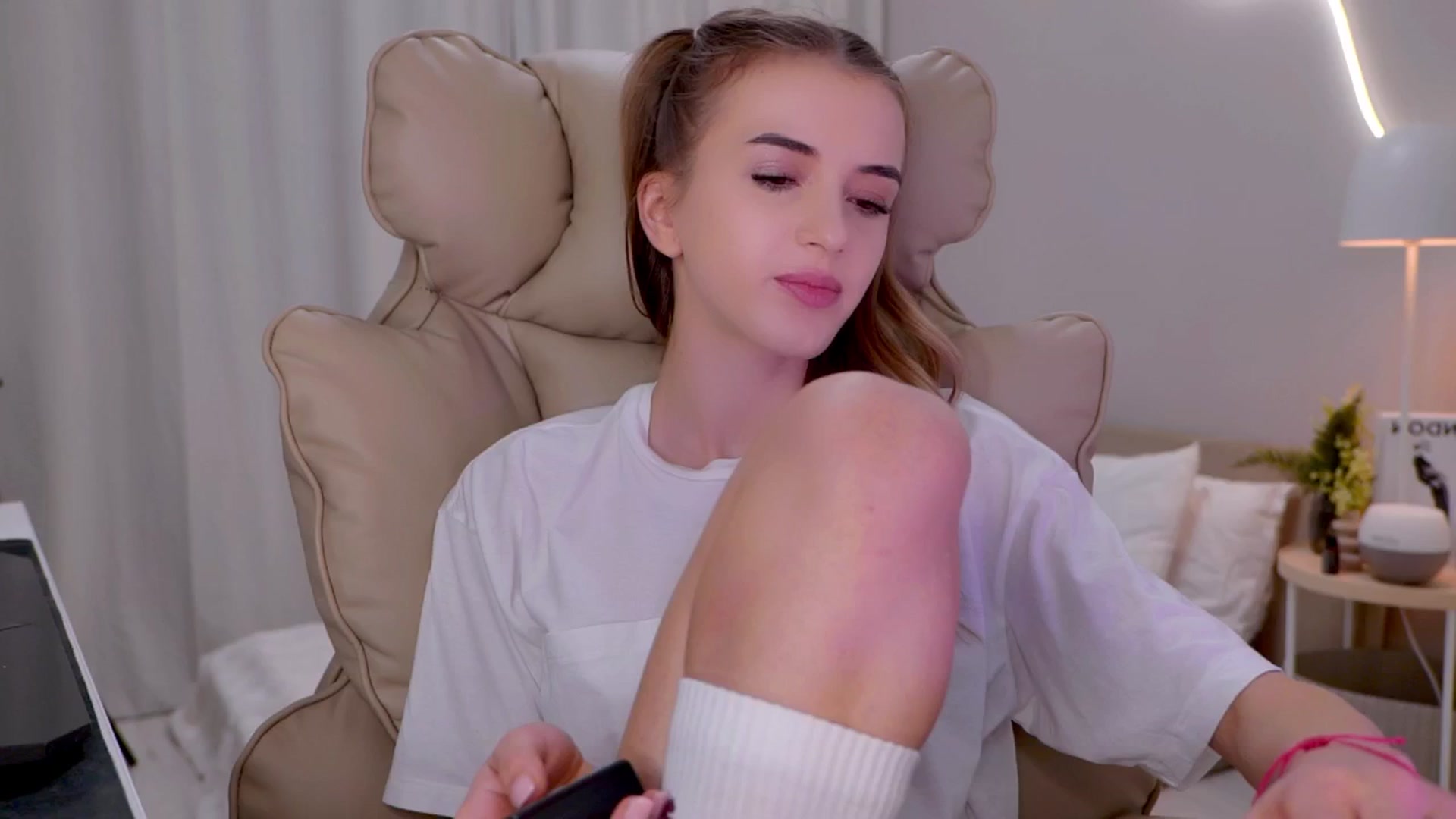 Gallery image thumbnail from YannaJeen's myfreecams stream on, 01/17/2026, 08:18 image 20 of 20