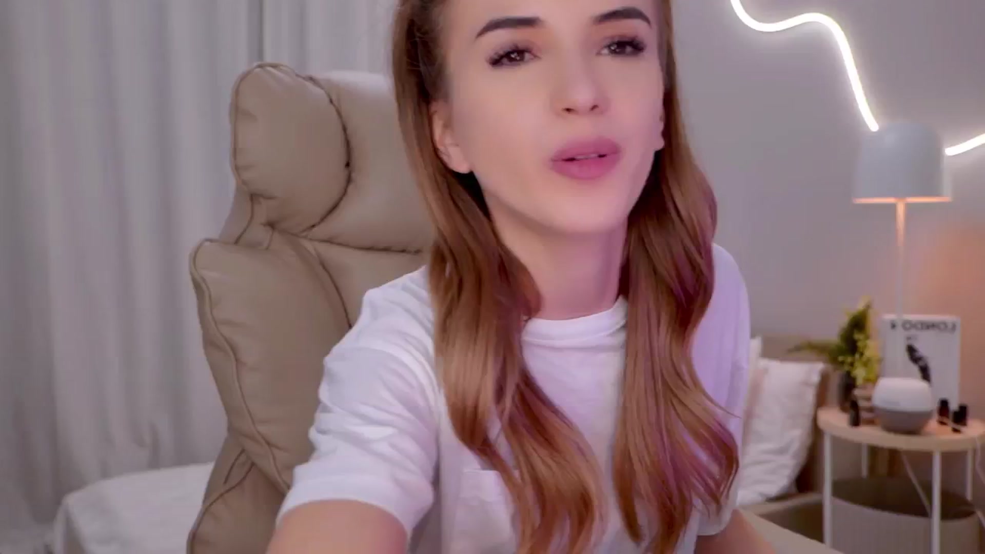 Gallery image thumbnail from YannaJeen's myfreecams stream on, 01/17/2026, 10:19 image 17 of 20