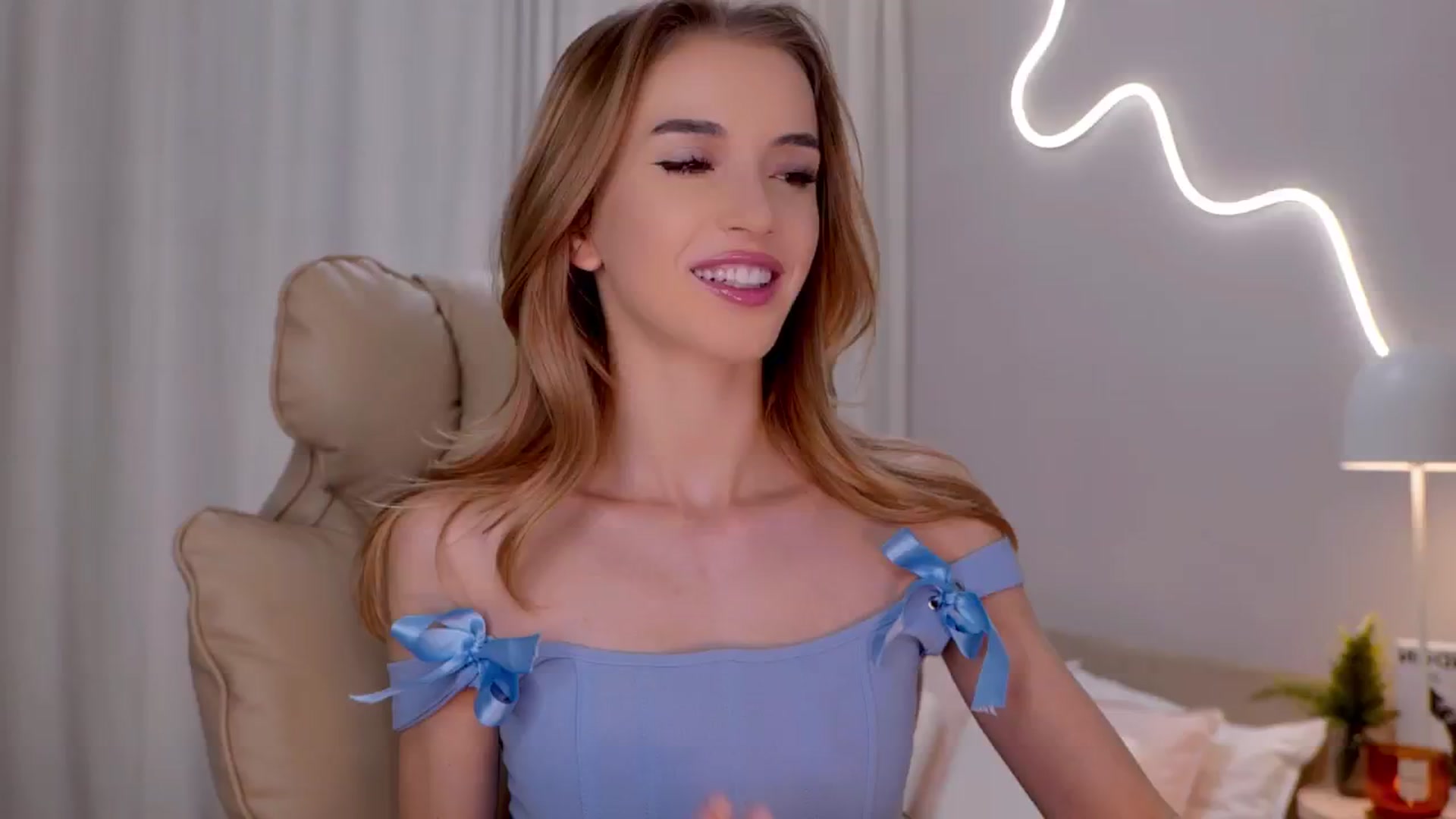Gallery image thumbnail from YannaJeen's myfreecams stream on, 01/27/2026, 10:33 image 10 of 20