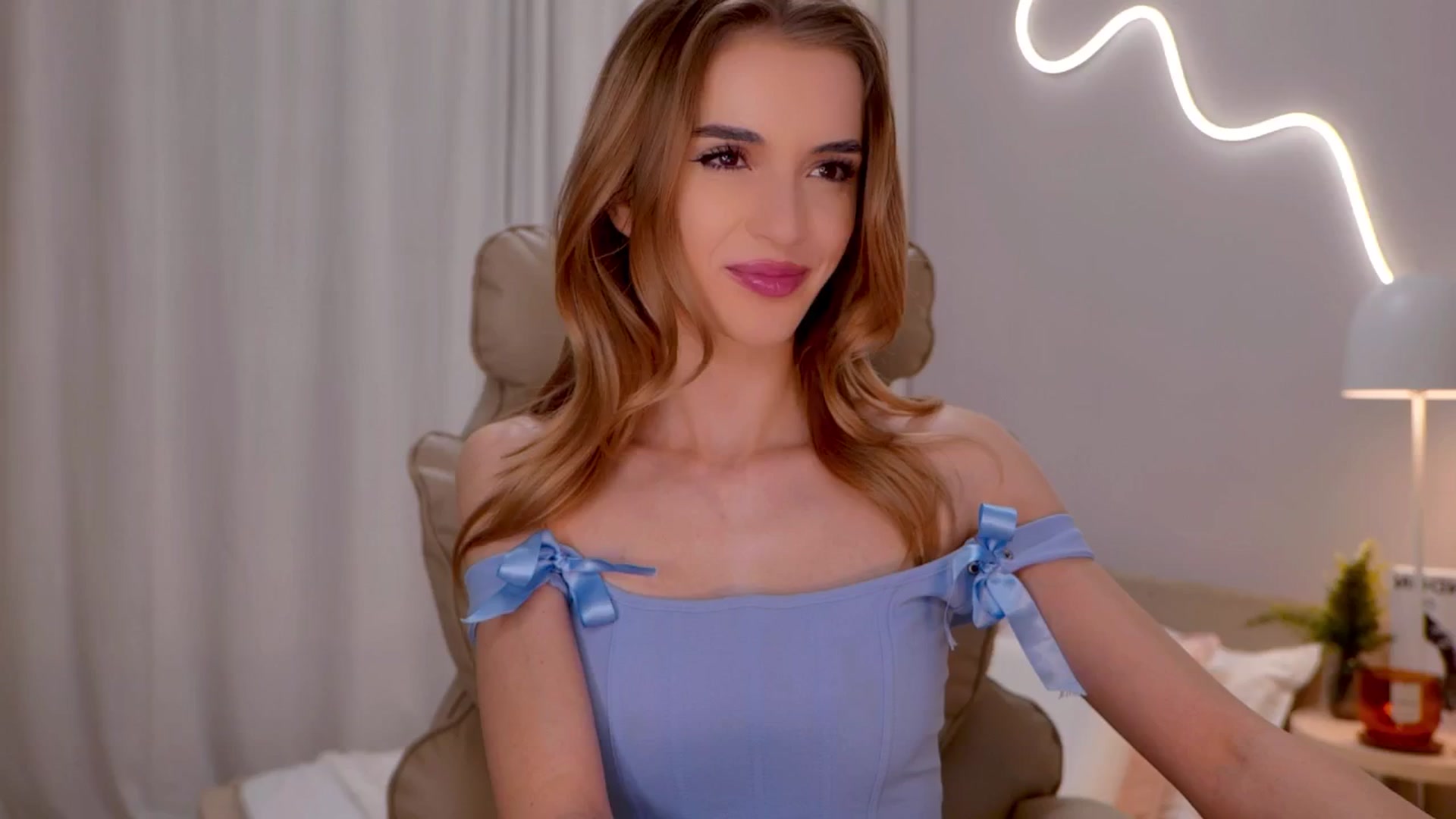 Gallery image thumbnail from YannaJeen's myfreecams stream on, 01/27/2026, 10:33 image 18 of 20