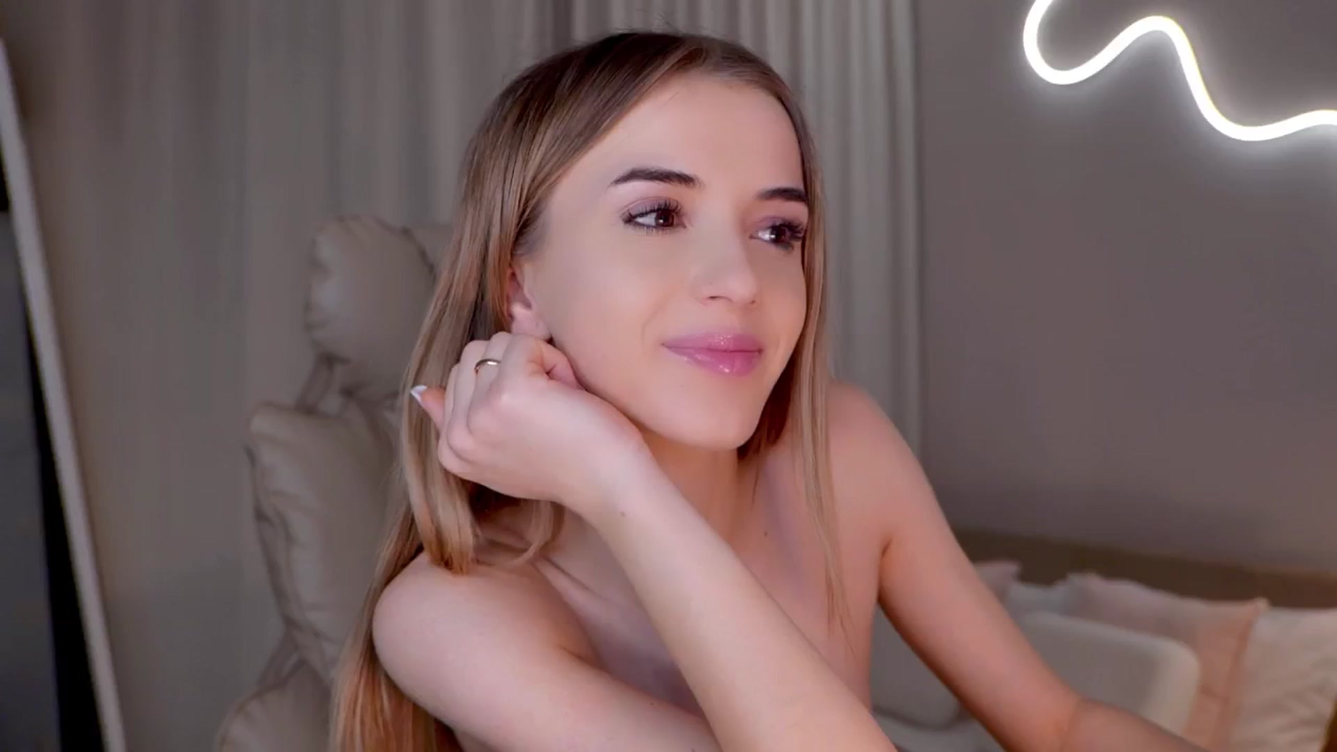 Gallery image thumbnail from YannaJeen's myfreecams stream on, 02/08/2026, 08:41 image 18 of 20