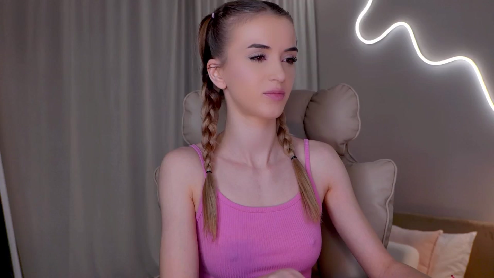 Gallery image thumbnail from YannaJeen's myfreecams stream on, 02/09/2026, 10:01 image 3 of 20