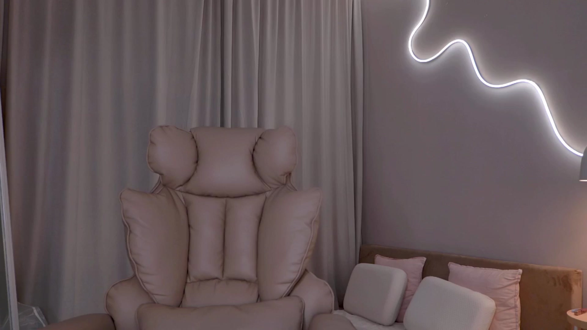 Gallery image thumbnail from YannaJeen's myfreecams stream on, 03/02/2026, 12:56 image 16 of 20
