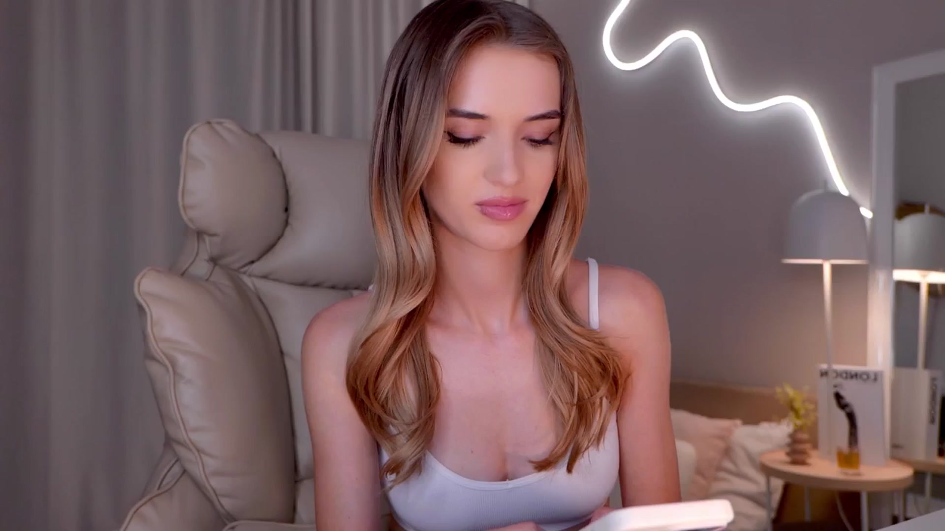 Gallery image thumbnail from YannaJeen's myfreecams stream on, 03/04/2026, 12:04 image 7 of 20