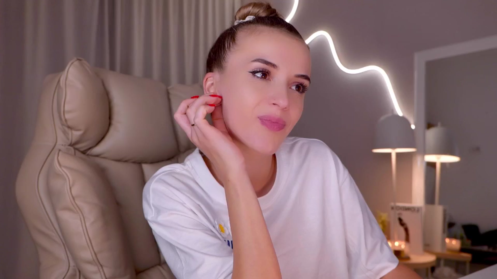 Gallery image thumbnail from YannaJeen's myfreecams stream on, 03/12/2026, 12:28 image 9 of 20