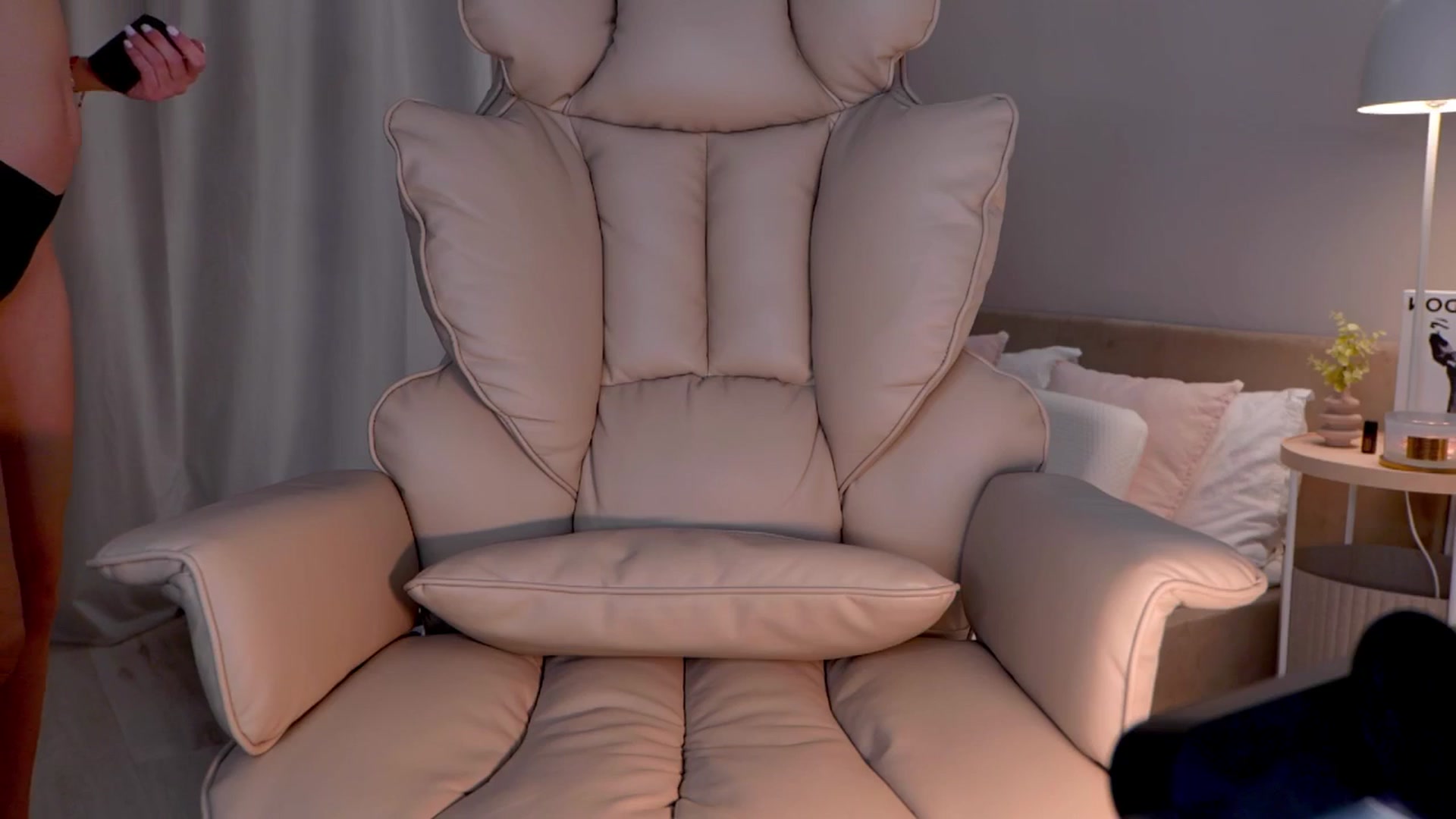 Gallery image thumbnail from YannaJeen's myfreecams stream on, 03/22/2026, 08:08 image 11 of 20