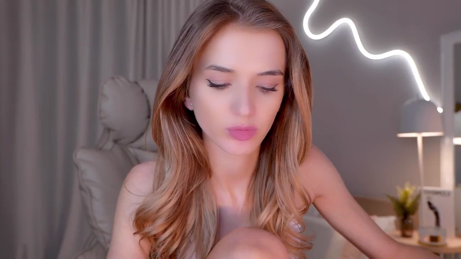 Gallery image thumbnail from YannaJeen's myfreecams stream on, 03/23/2026, 11:54 image 10 of 20