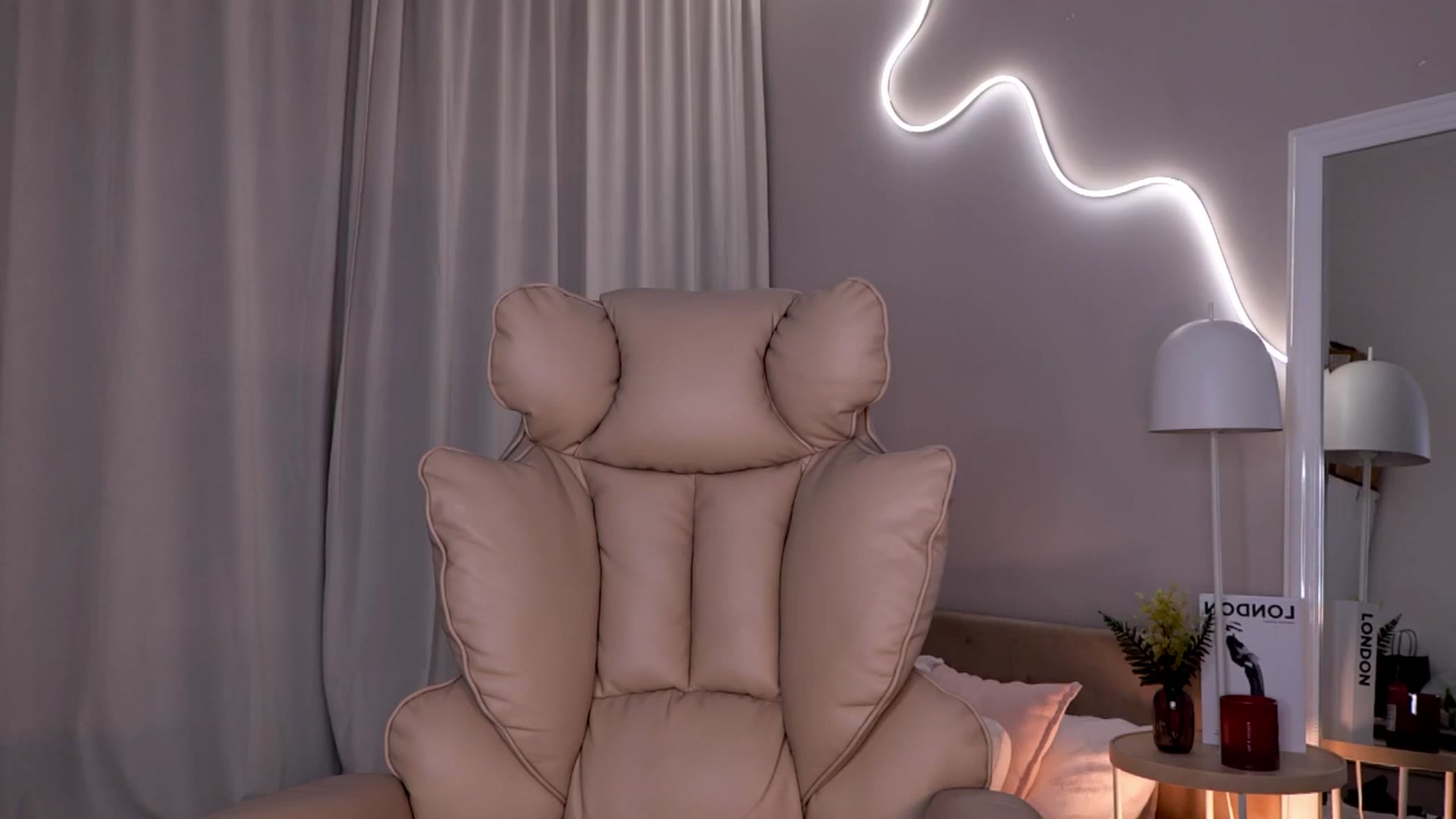 Gallery image thumbnail from YannaJeen's myfreecams stream on, 04/07/2026, 08:43 image 17 of 20