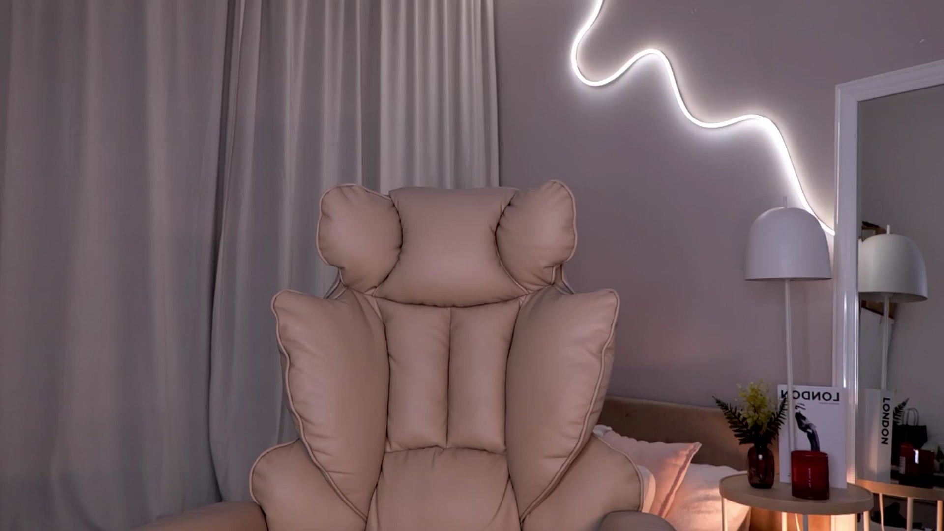 Gallery image thumbnail from YannaJeen's myfreecams stream on, 04/07/2026, 08:43 image 9 of 20