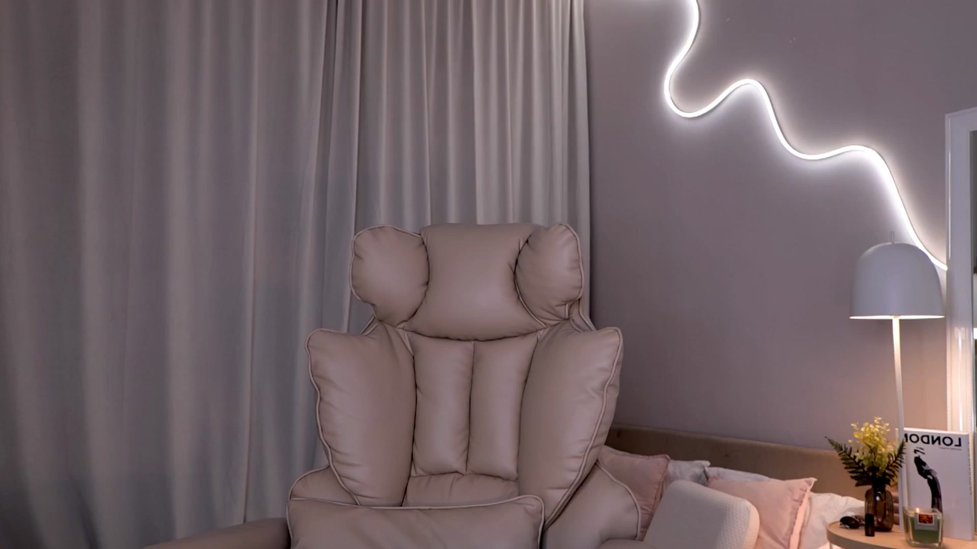 Gallery image thumbnail from YannaJeen's myfreecams stream on, 04/29/2026, 06:50 image 13 of 20