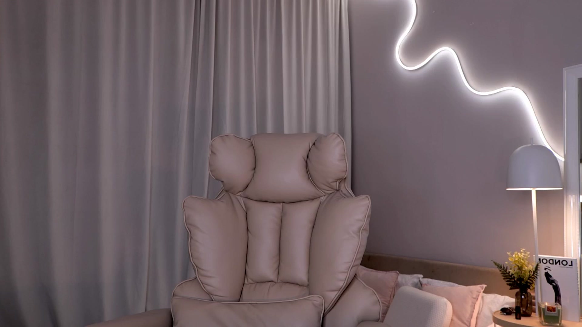 Gallery image thumbnail from YannaJeen's myfreecams stream on, 04/29/2026, 06:50 image 12 of 20