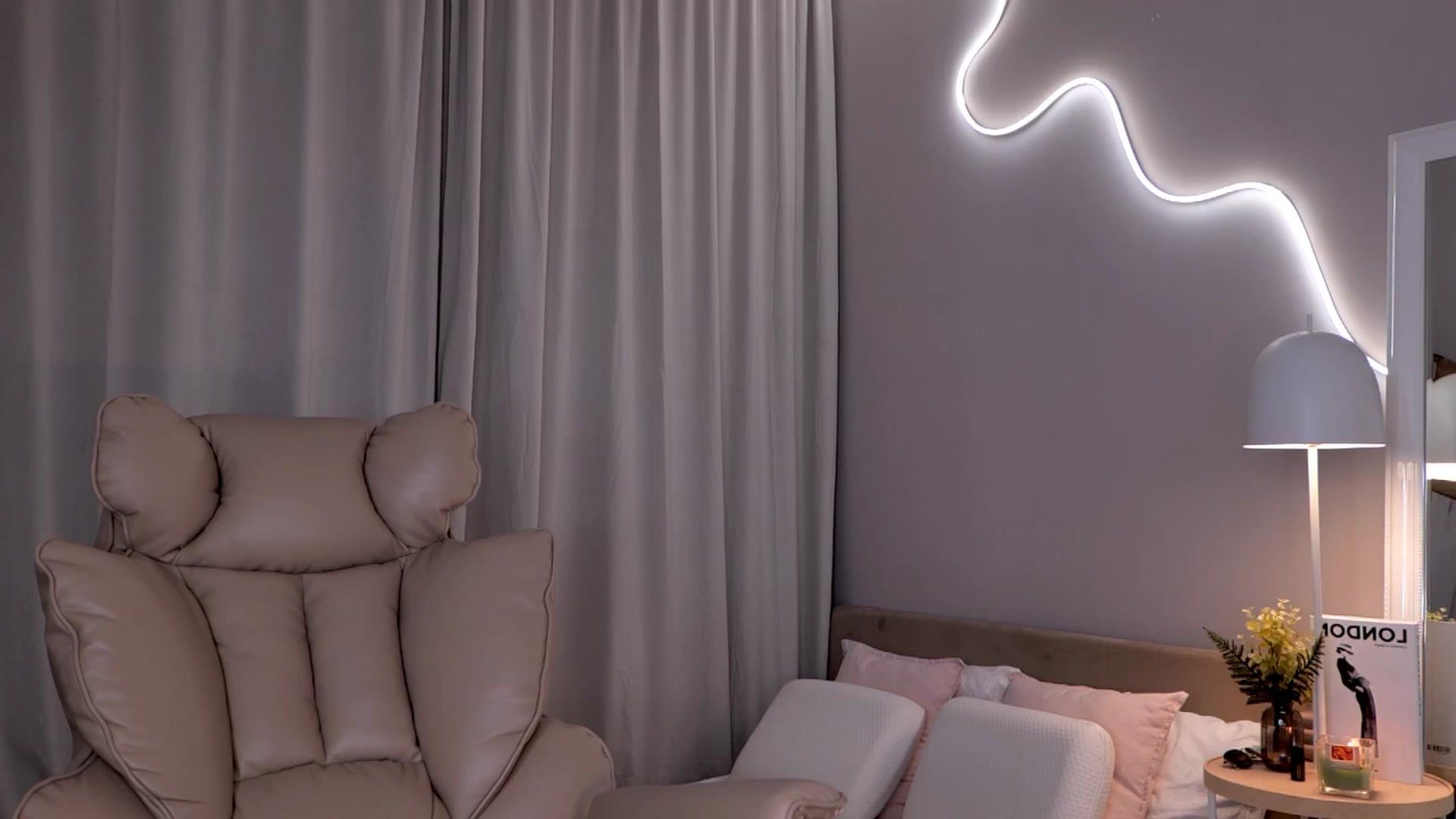 Gallery image thumbnail from YannaJeen's myfreecams stream on, 04/30/2026, 08:31 image 11 of 20