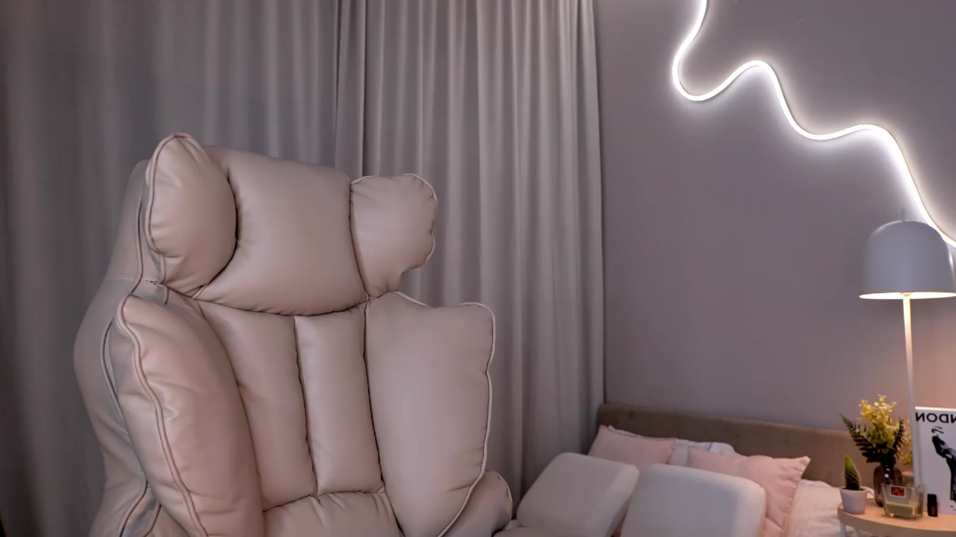 Gallery image thumbnail from YannaJeen's myfreecams stream on, 05/14/2026, 08:05 image 2 of 20