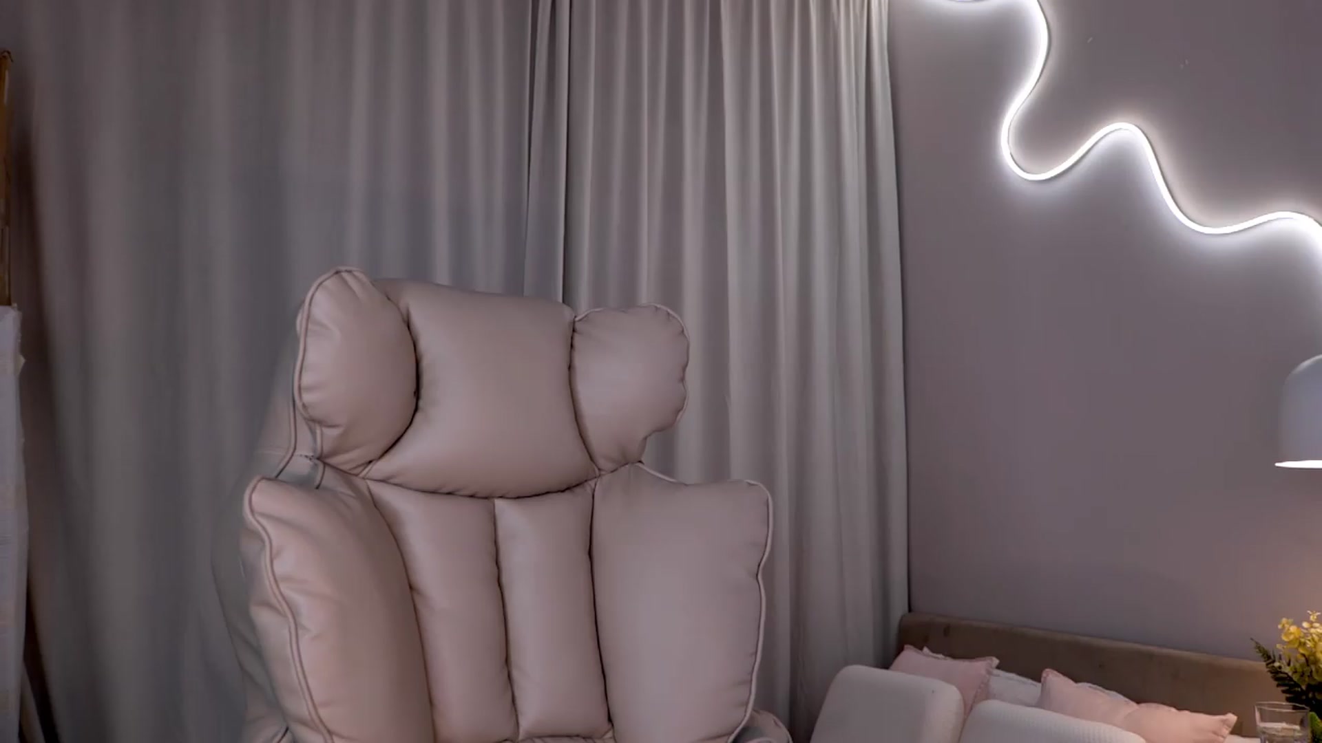 Gallery image thumbnail from YannaJeen's myfreecams stream on, 05/15/2026, 10:02 image 3 of 20