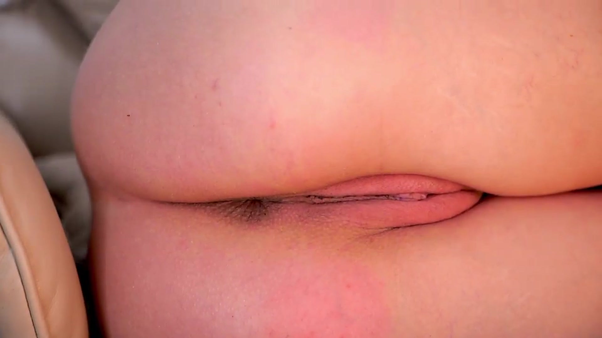 Gallery image thumbnail from YannaJeen's myfreecams stream on, 06/08/2026, 13:00 image 15 of 20