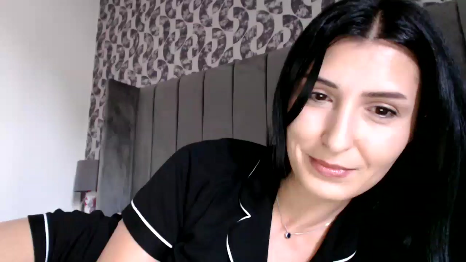 Gallery image thumbnail from Yara_77's myfreecams stream on, 09/11/2025, 09:43 image 10 of 20