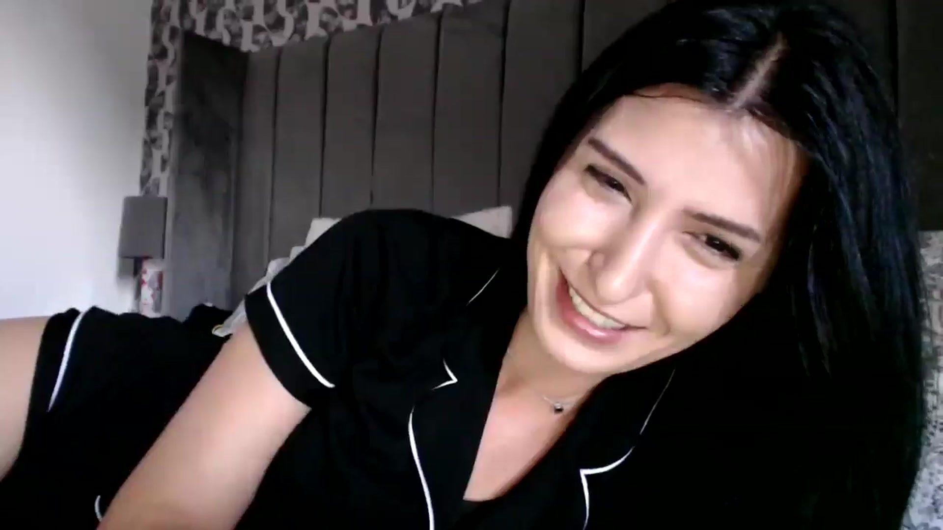 Gallery image thumbnail from Yara_77's myfreecams stream on, 09/11/2025, 09:43 image 16 of 20