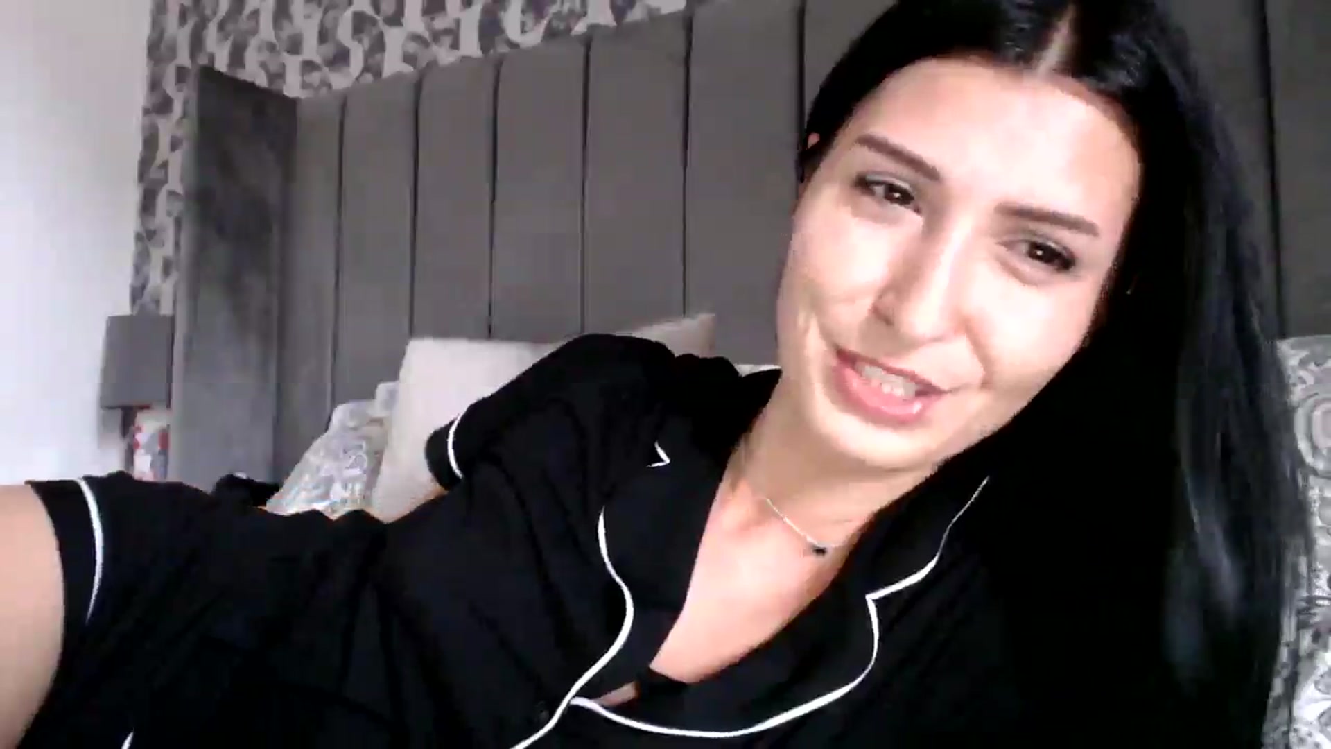 Gallery image thumbnail from Yara_77's myfreecams stream on, 09/11/2025, 09:43 image 11 of 20