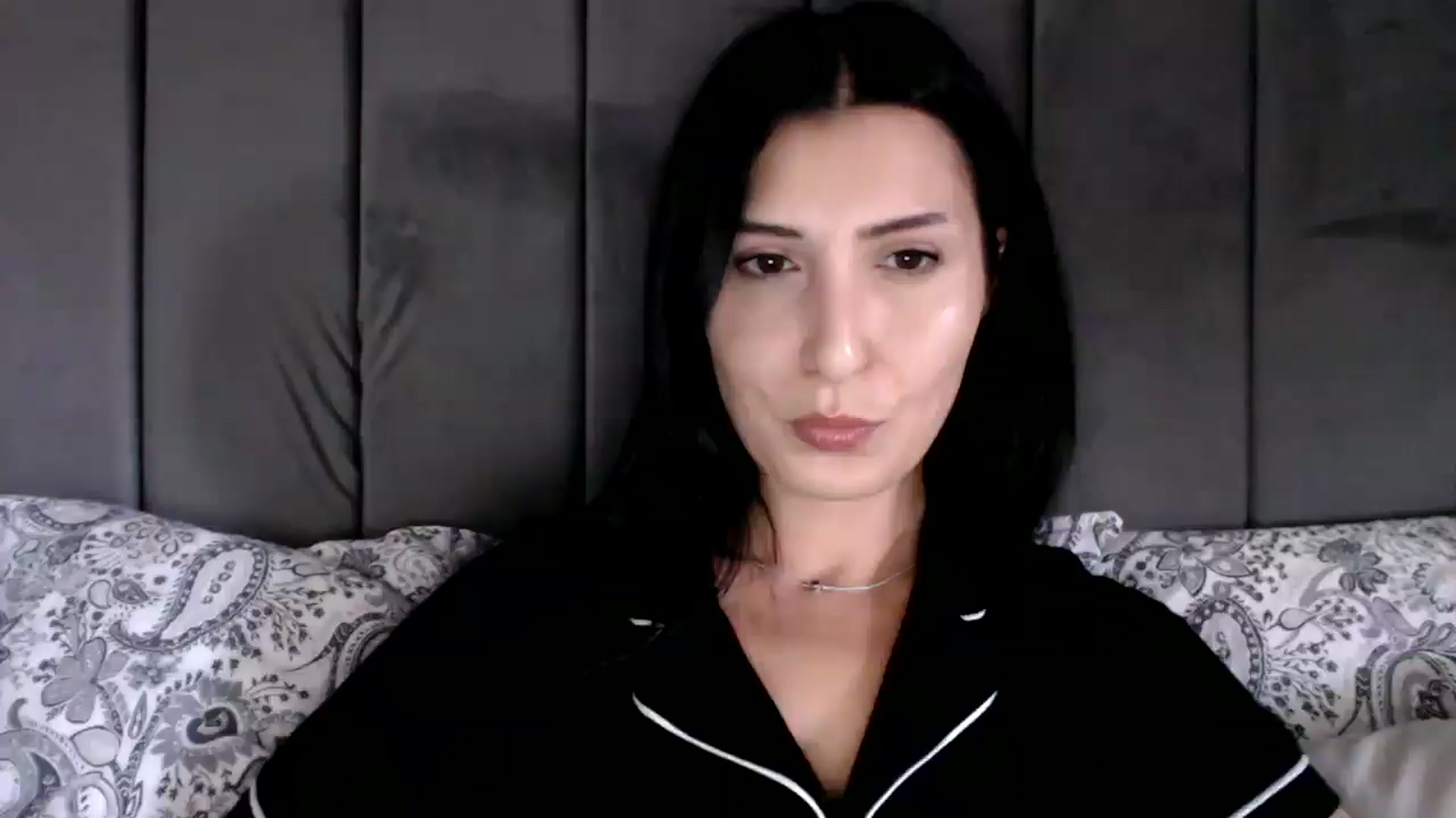 Gallery image thumbnail from Yara_77's myfreecams stream on, 09/11/2025, 09:43 image 6 of 20