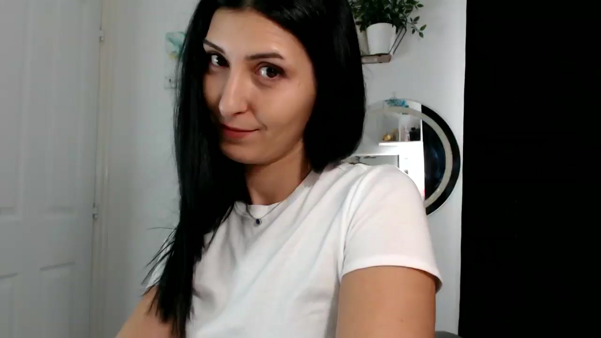 Gallery image thumbnail from Yara_77's myfreecams stream on, 09/12/2025, 12:36 image 6 of 20