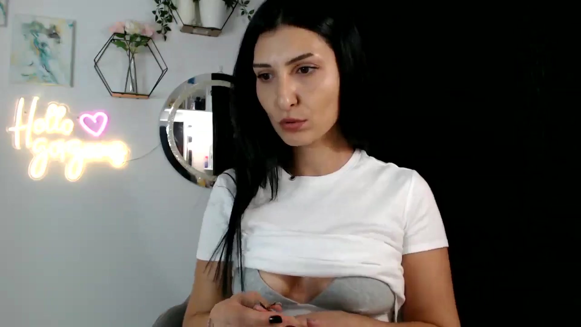 Gallery image thumbnail from Yara_77's myfreecams stream on, 09/12/2025, 12:36 image 15 of 20