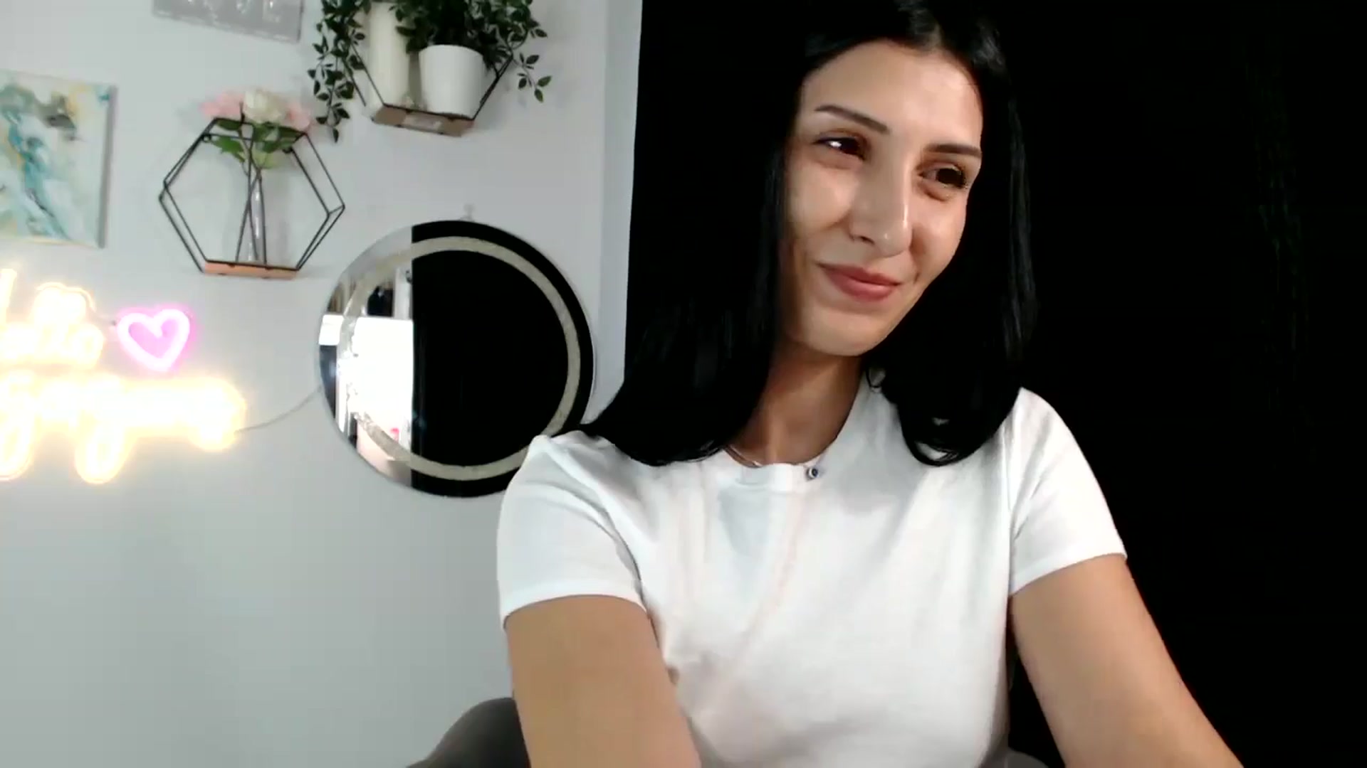 Gallery image thumbnail from Yara_77's myfreecams stream on, 09/12/2025, 12:36 image 10 of 20