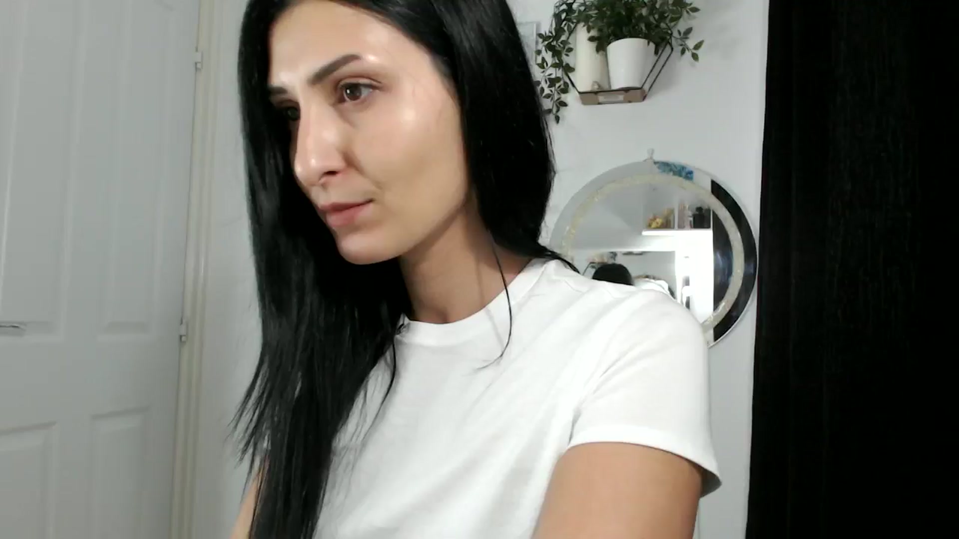 Gallery image thumbnail from Yara_77's myfreecams stream on, 09/12/2025, 12:36 image 1 of 20