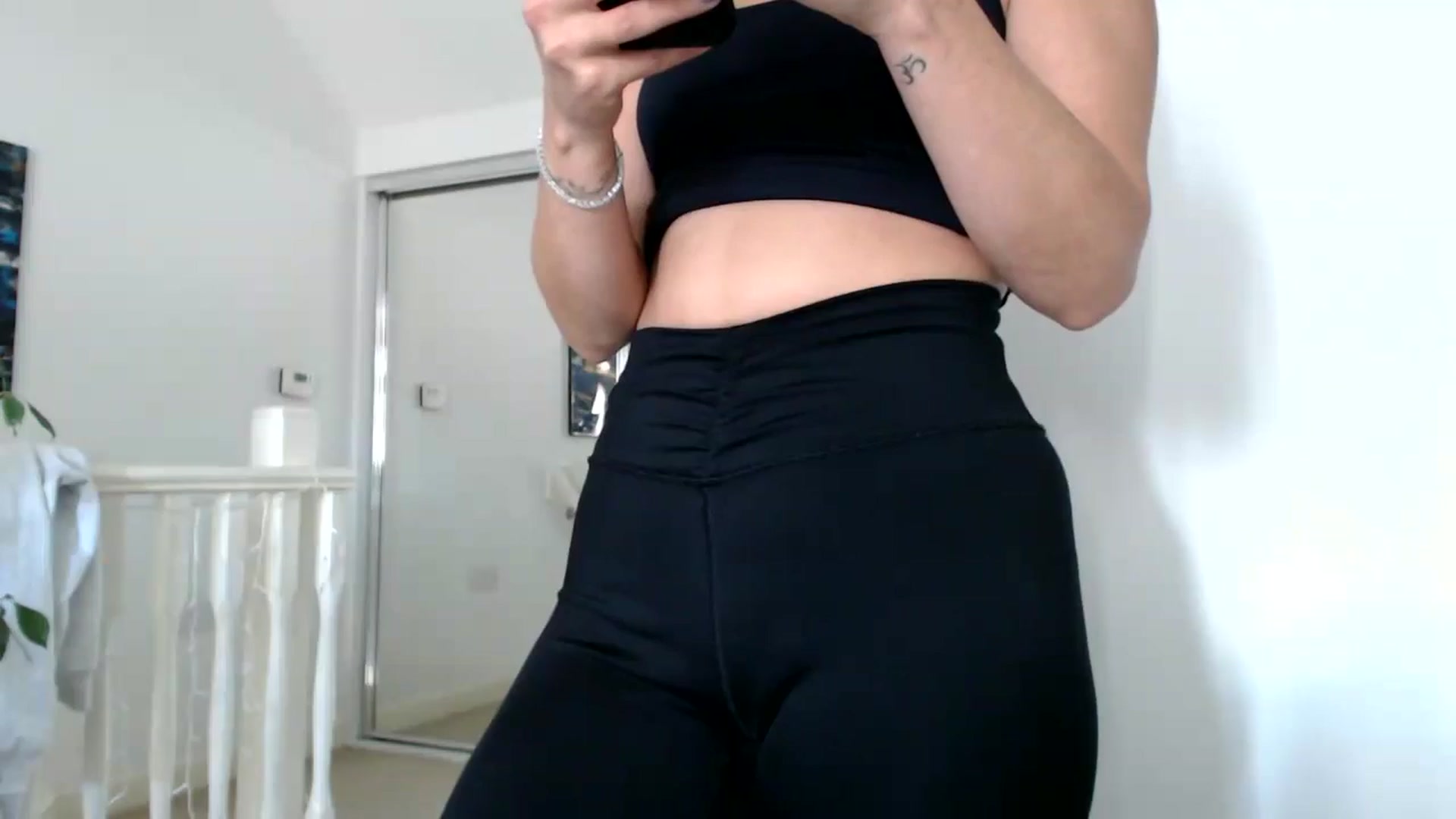 Gallery image thumbnail from Yara_77's myfreecams stream on, 09/12/2025, 13:47 image 16 of 20