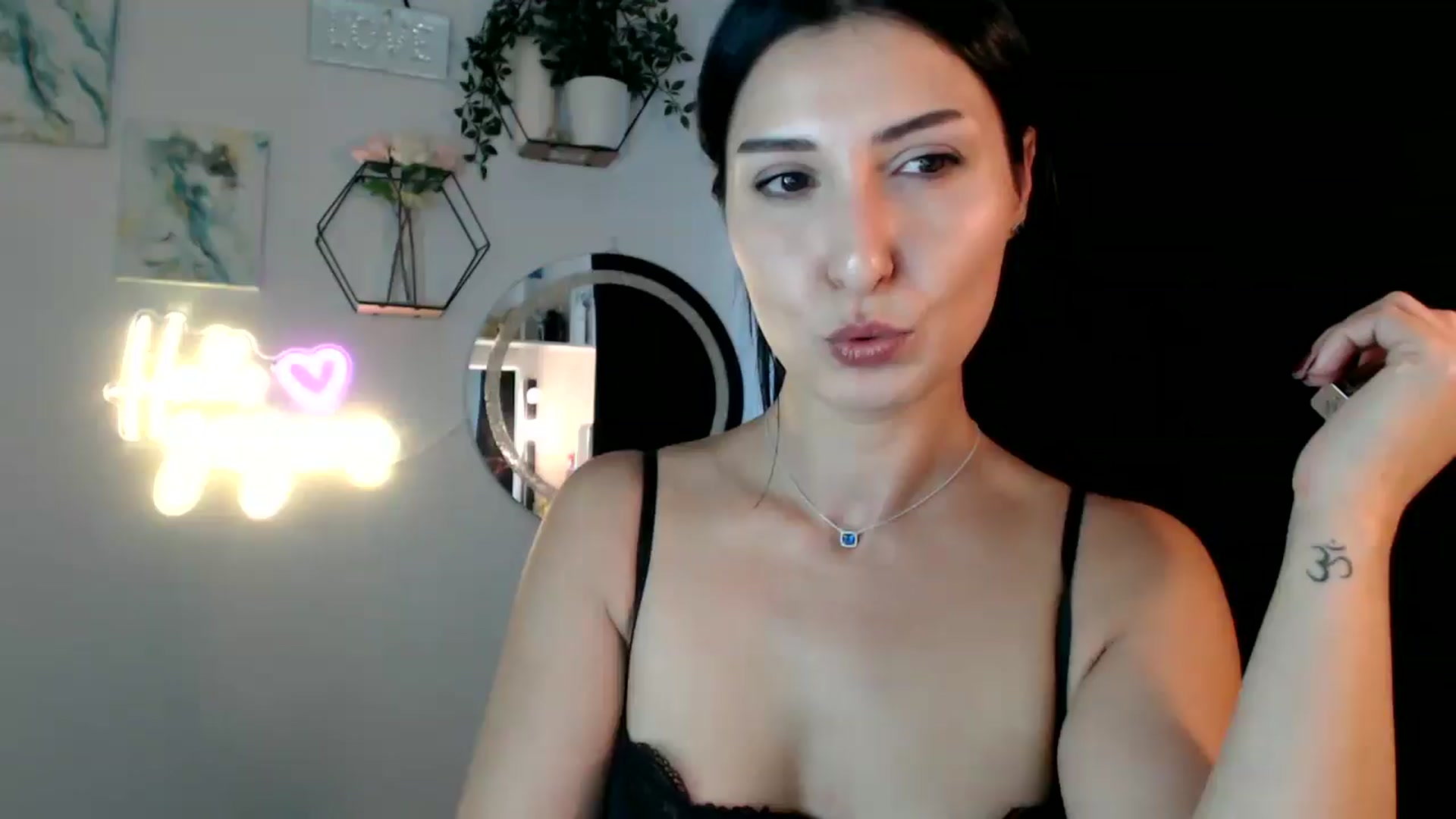 Gallery image thumbnail from Yara_77's myfreecams stream on, 09/15/2025, 10:25 image 12 of 20