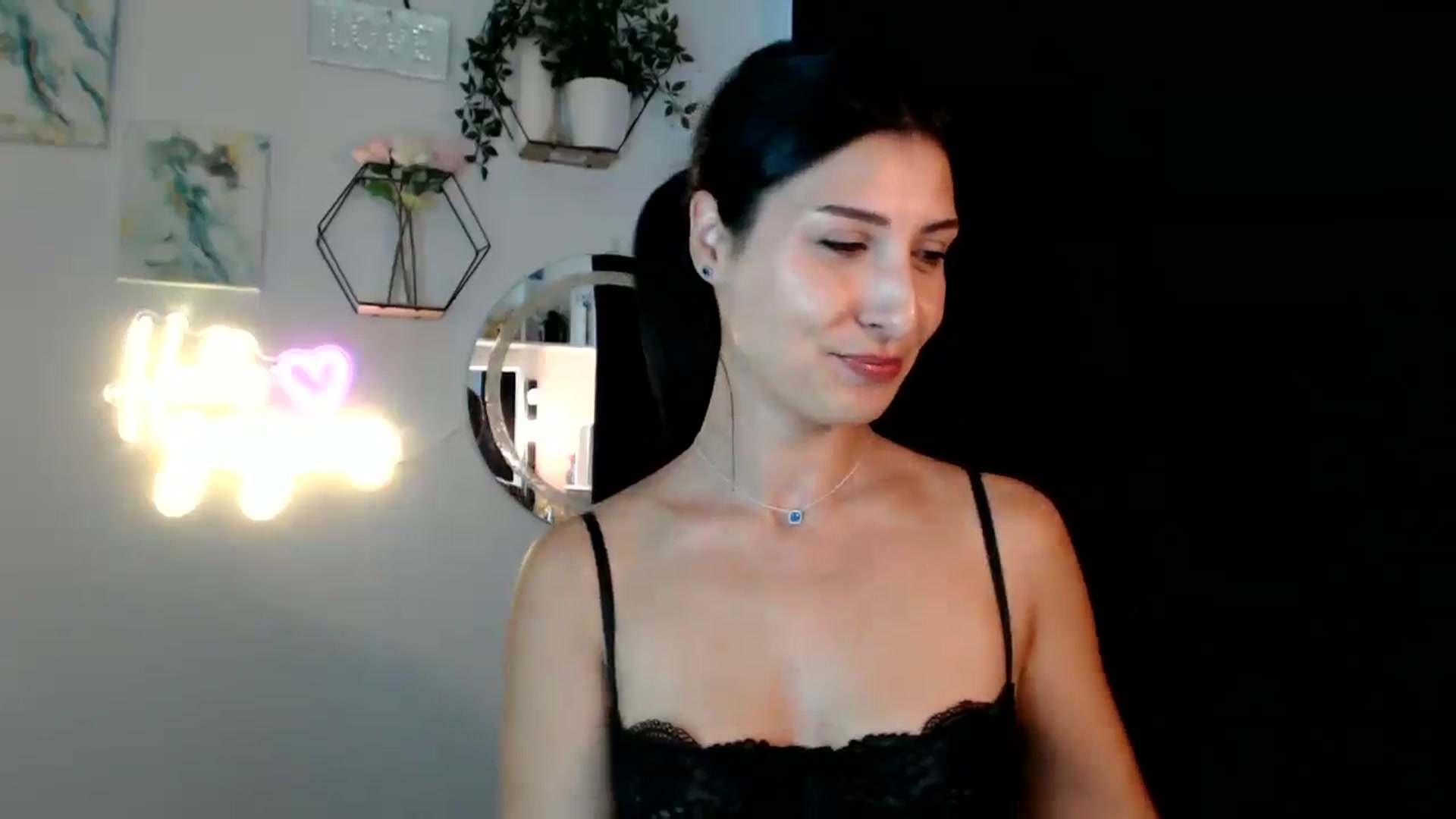 Gallery image thumbnail from Yara_77's myfreecams stream on, 09/15/2025, 10:25 image 16 of 20