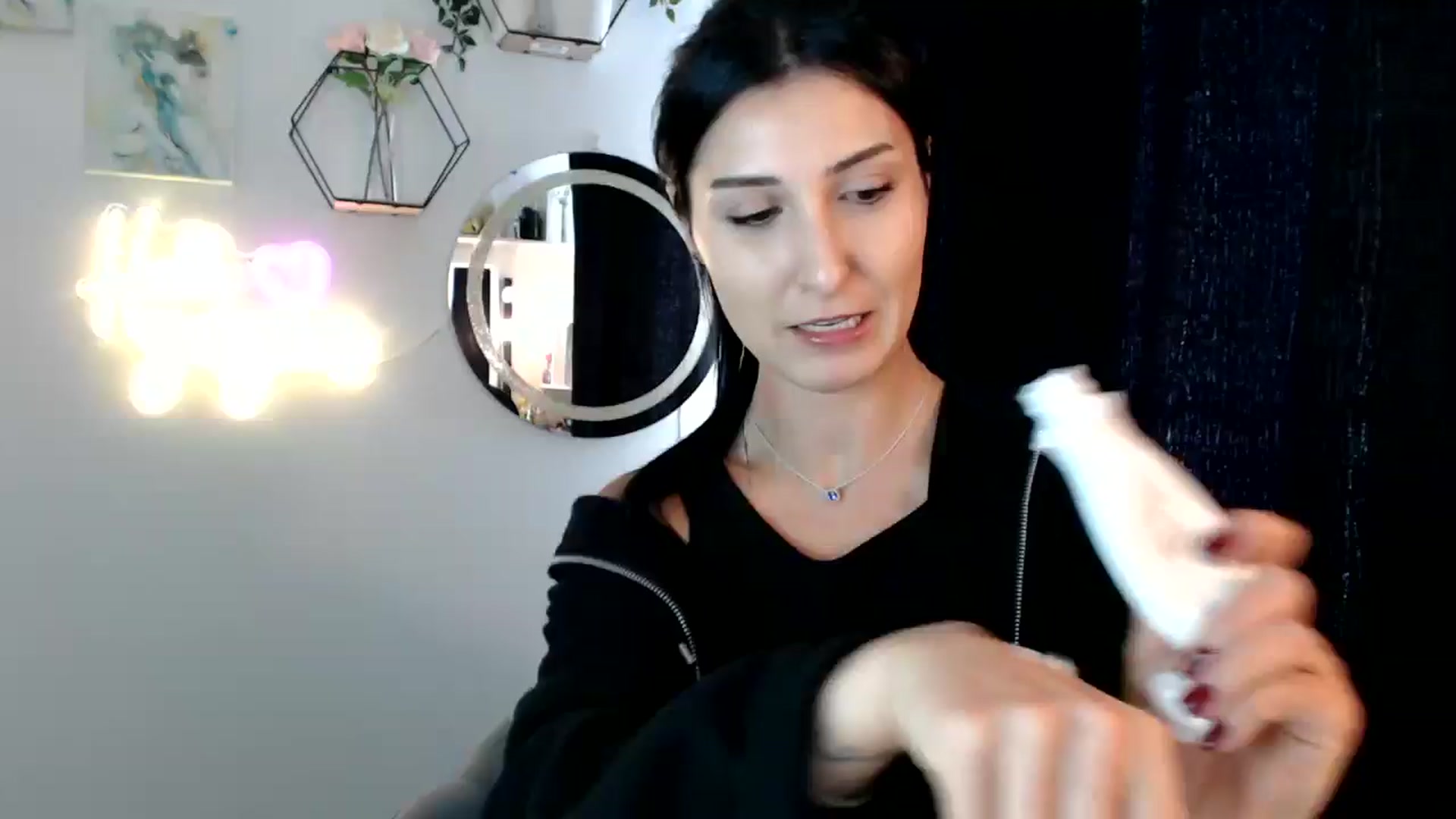 Gallery image thumbnail from Yara_77's myfreecams stream on, 09/15/2025, 13:19 image 14 of 20