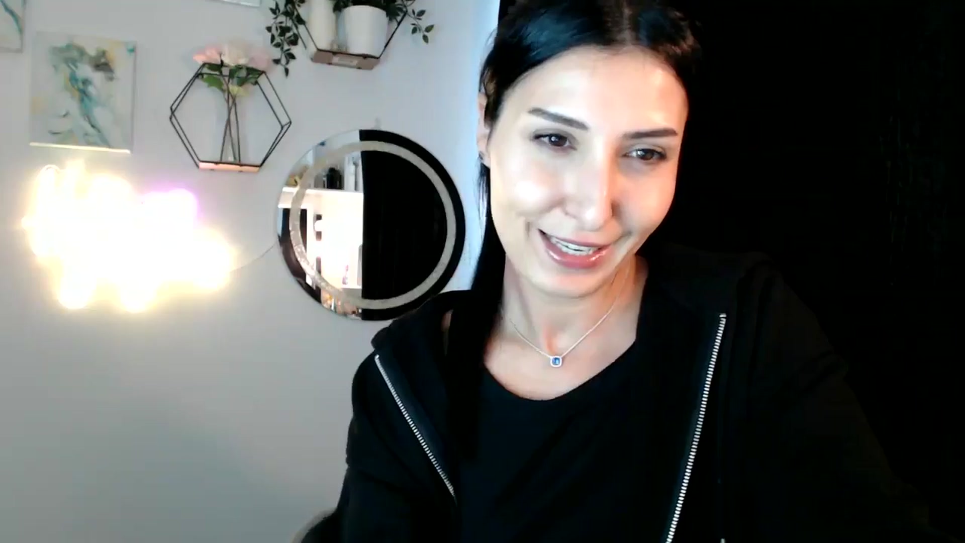 Gallery image thumbnail from Yara_77's myfreecams stream on, 09/15/2025, 13:19 image 9 of 20