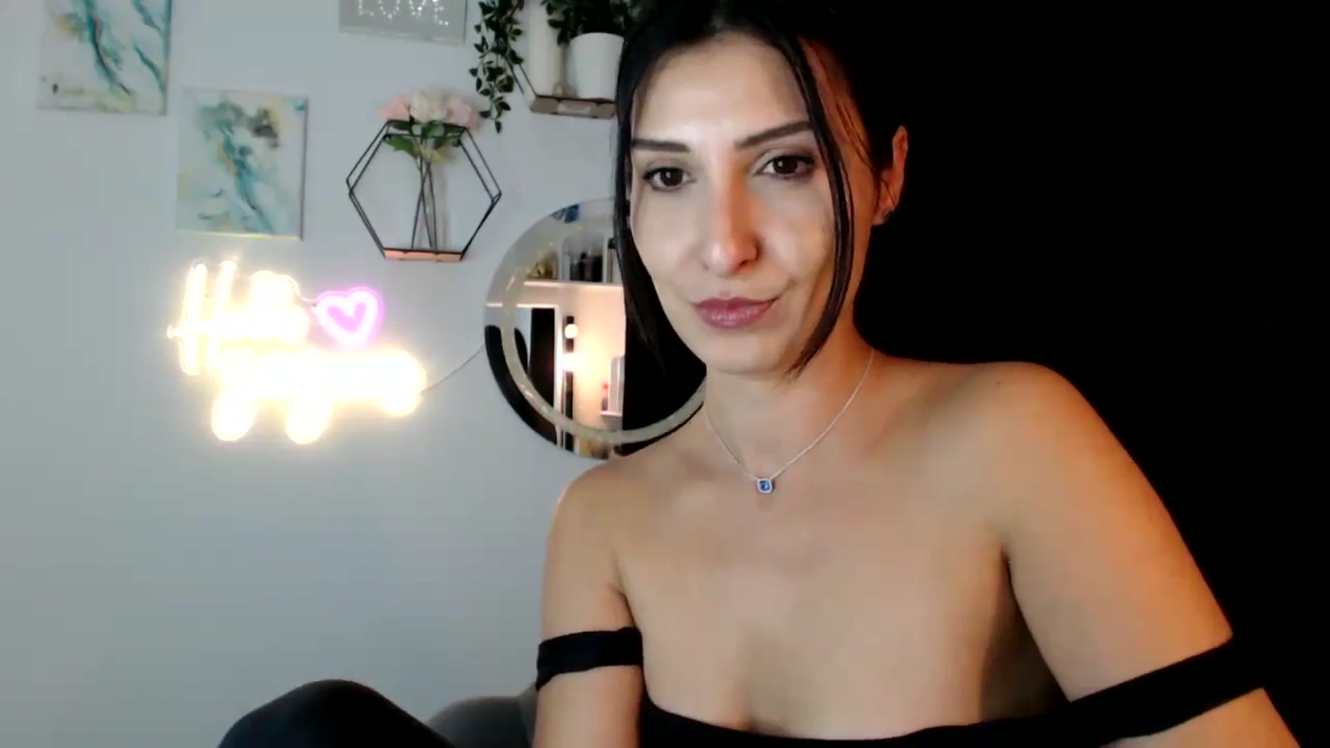 Gallery image thumbnail from Yara_77's myfreecams stream on, 09/16/2025, 13:03 image 12 of 20