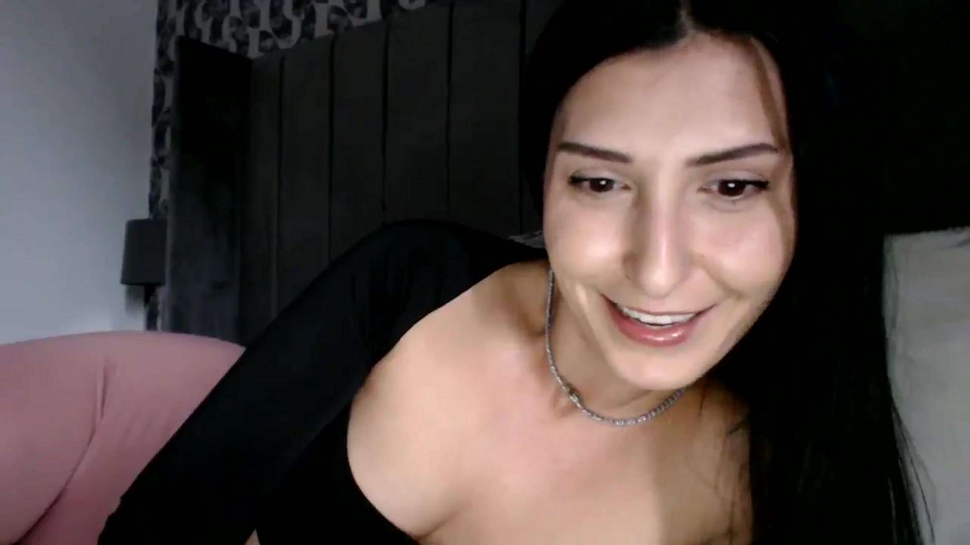 Gallery image thumbnail from Yara_77's myfreecams stream on, 09/17/2025, 12:31 image 8 of 20