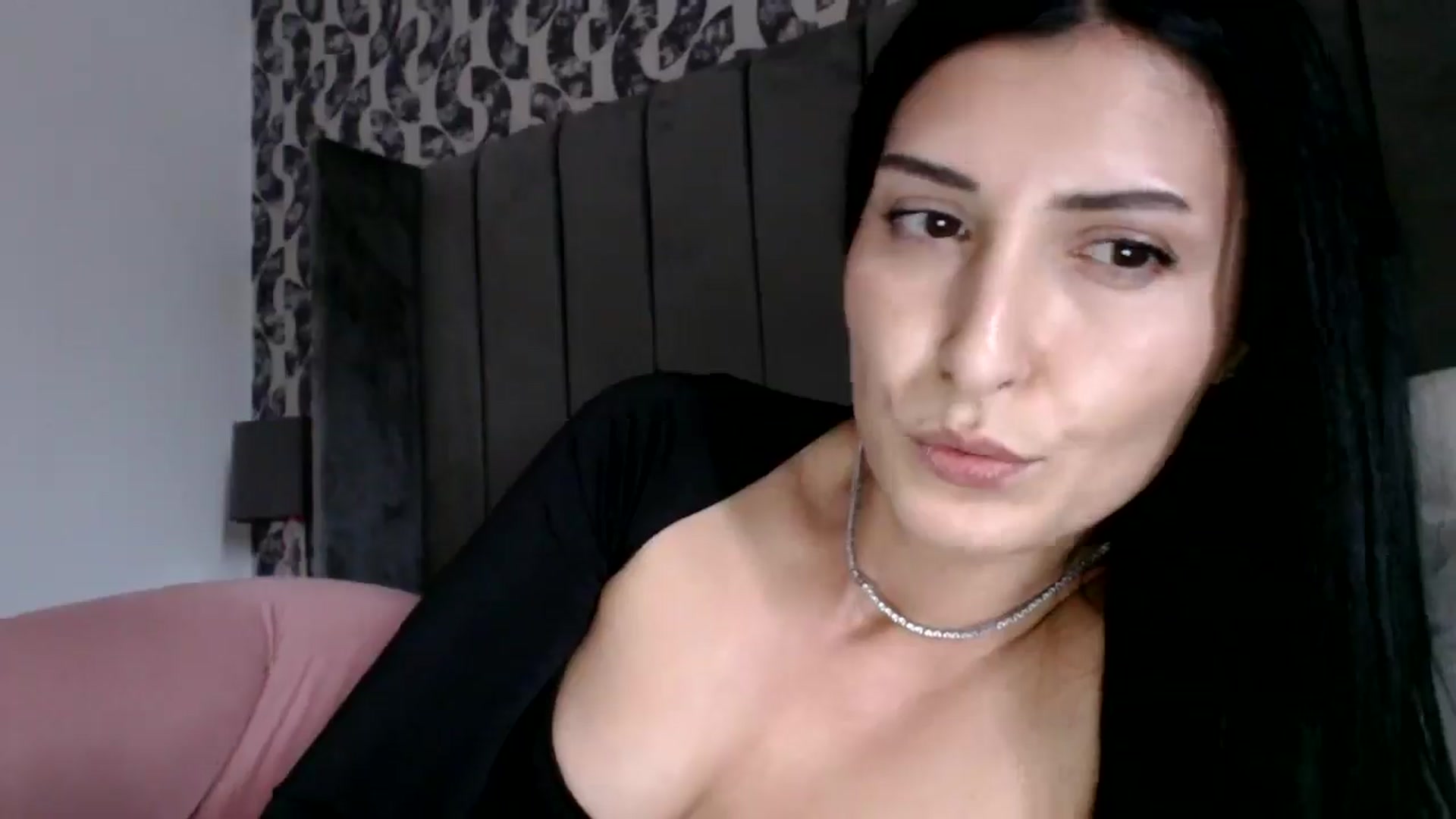 Gallery image thumbnail from Yara_77's myfreecams stream on, 09/17/2025, 13:22 image 2 of 20