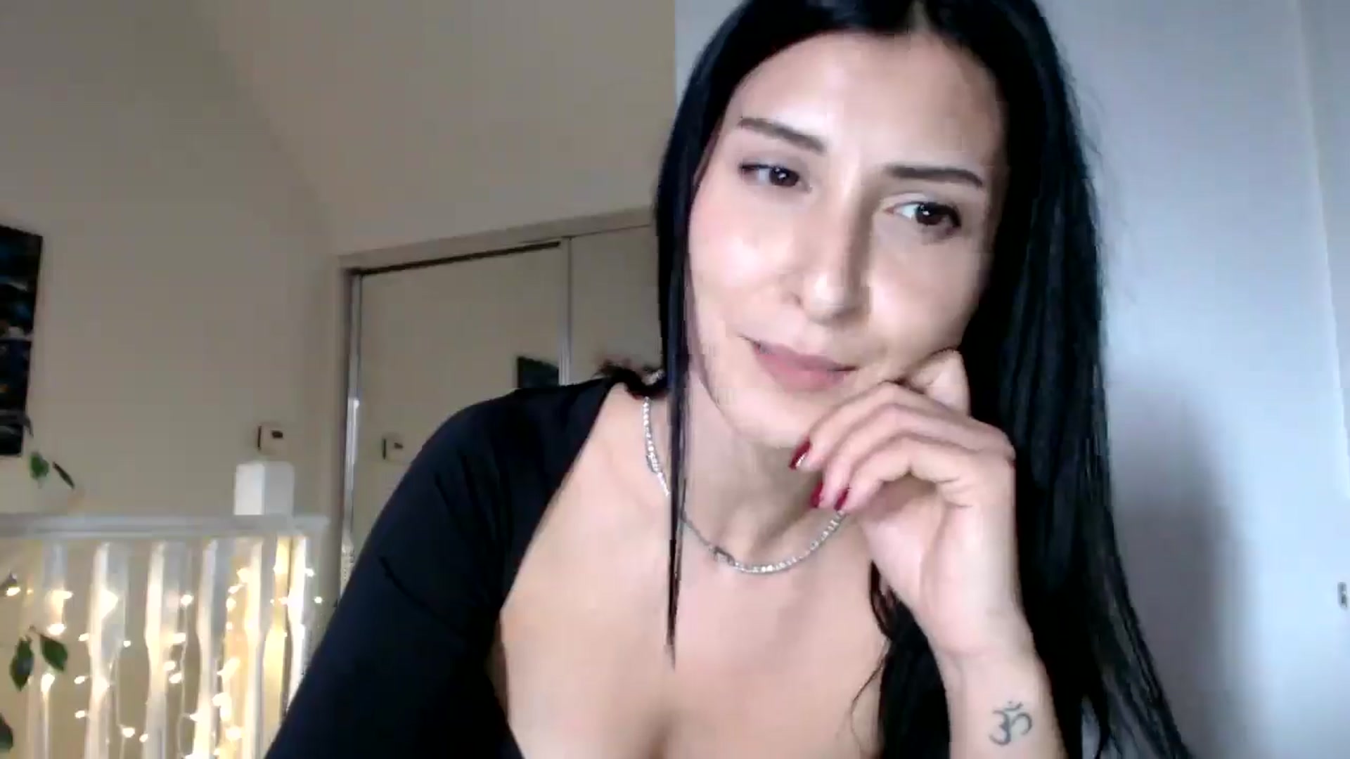 Gallery image thumbnail from Yara_77's myfreecams stream on, 09/17/2025, 13:22 image 16 of 20