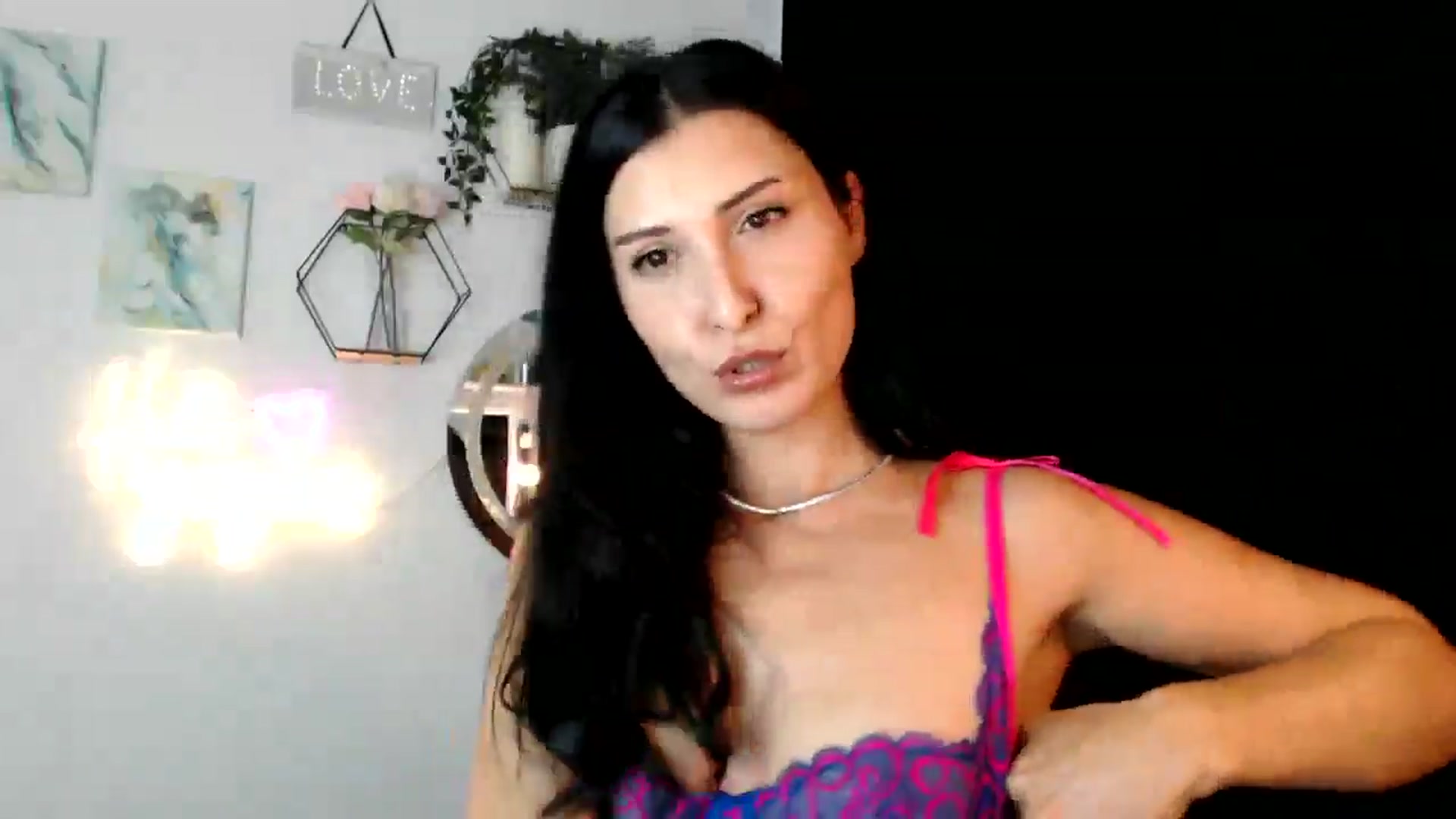 Gallery image thumbnail from Yara_77's myfreecams stream on, 09/18/2025, 12:48 image 7 of 20