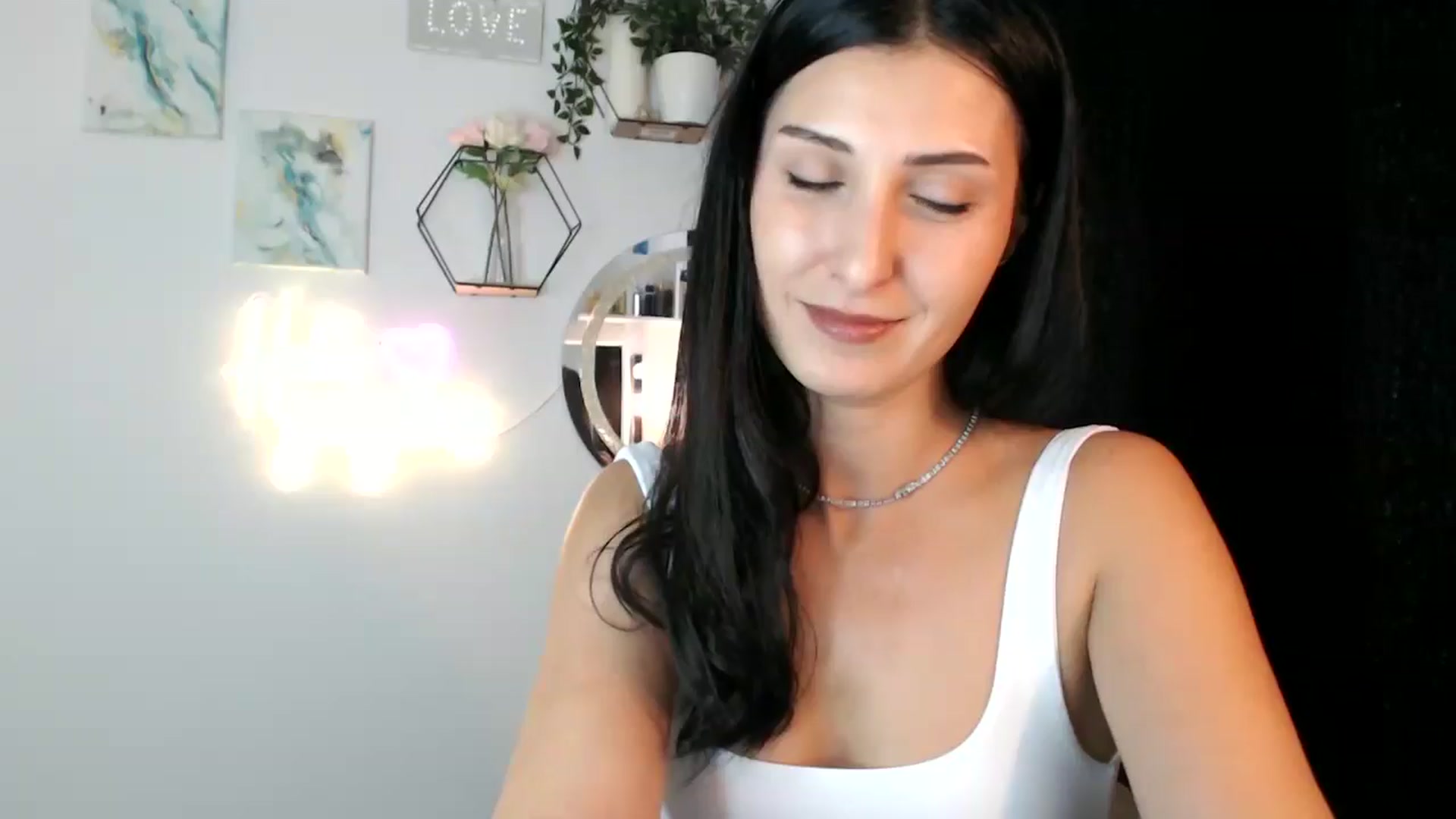 Gallery image thumbnail from Yara_77's myfreecams stream on, 09/18/2025, 13:40 image 5 of 20