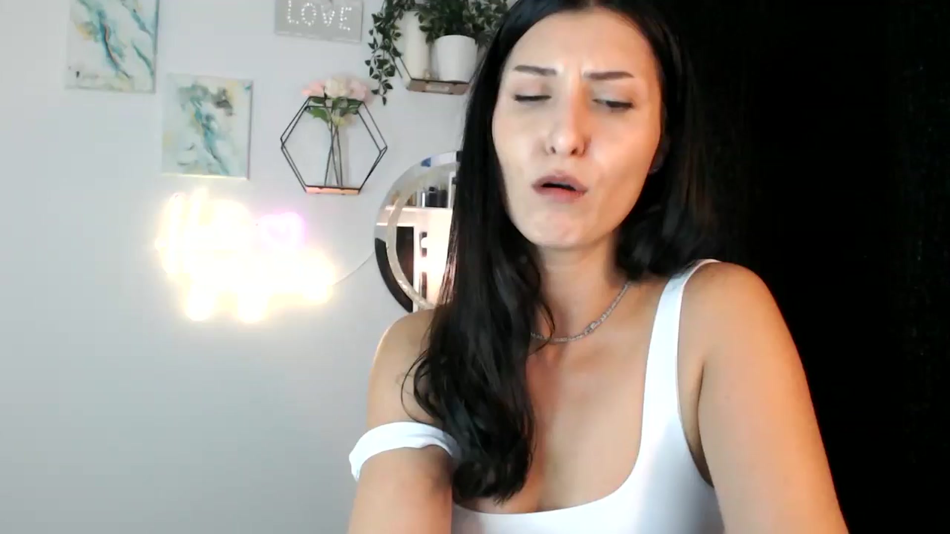 Gallery image thumbnail from Yara_77's myfreecams stream on, 09/18/2025, 13:40 image 9 of 20