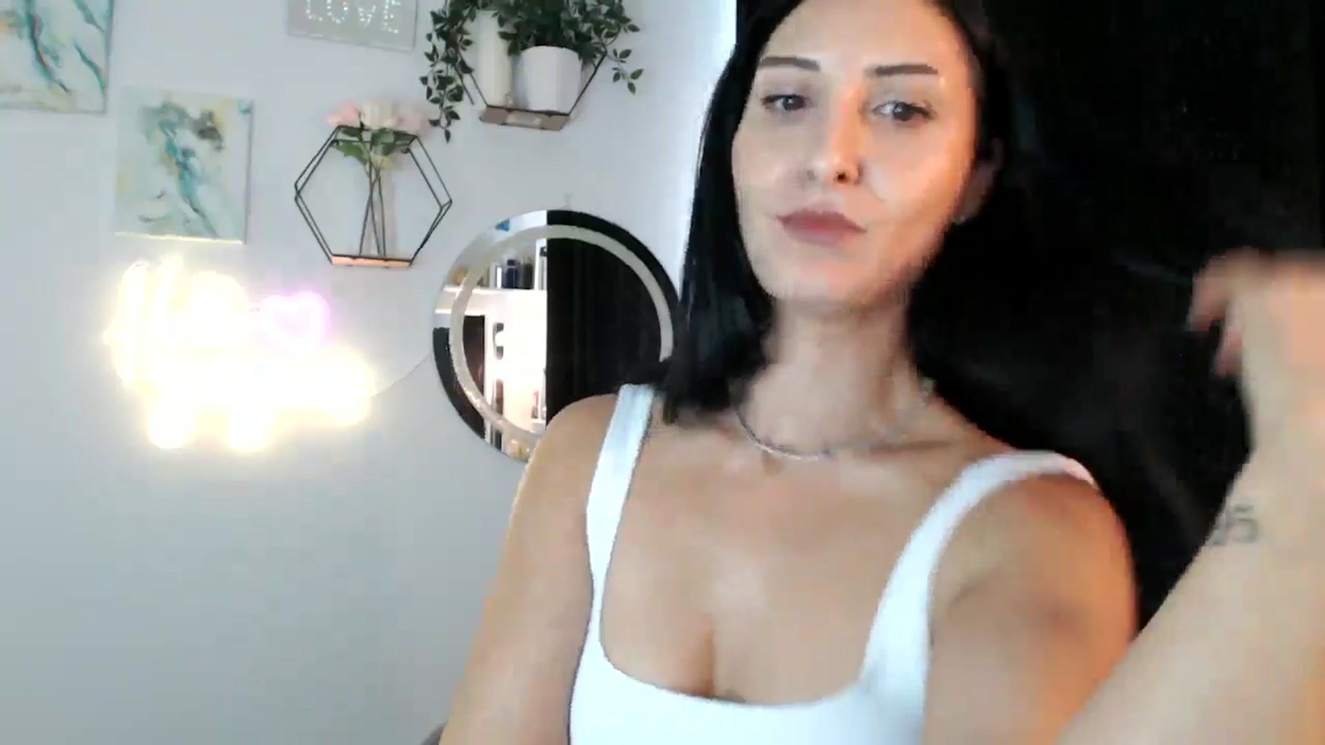 Gallery image thumbnail from Yara_77's myfreecams stream on, 09/18/2025, 13:40 image 19 of 20