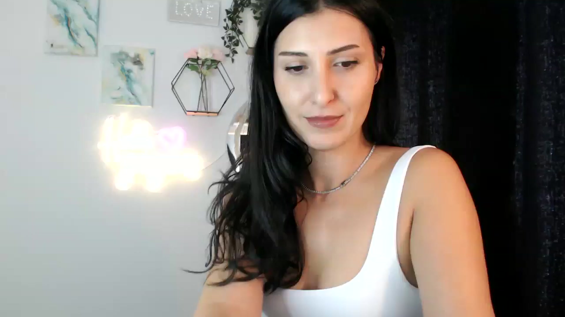 Gallery image thumbnail from Yara_77's myfreecams stream on, 09/18/2025, 13:40 image 16 of 20