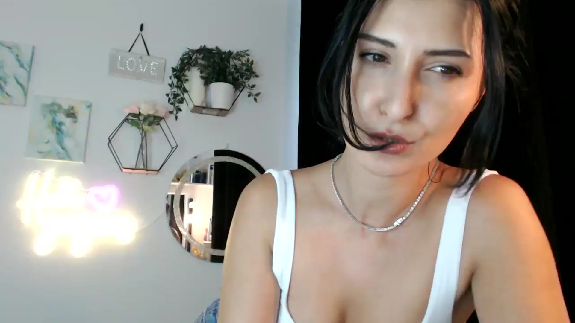 Gallery image thumbnail from Yara_77's myfreecams stream on, 09/18/2025, 14:38 image 5 of 20