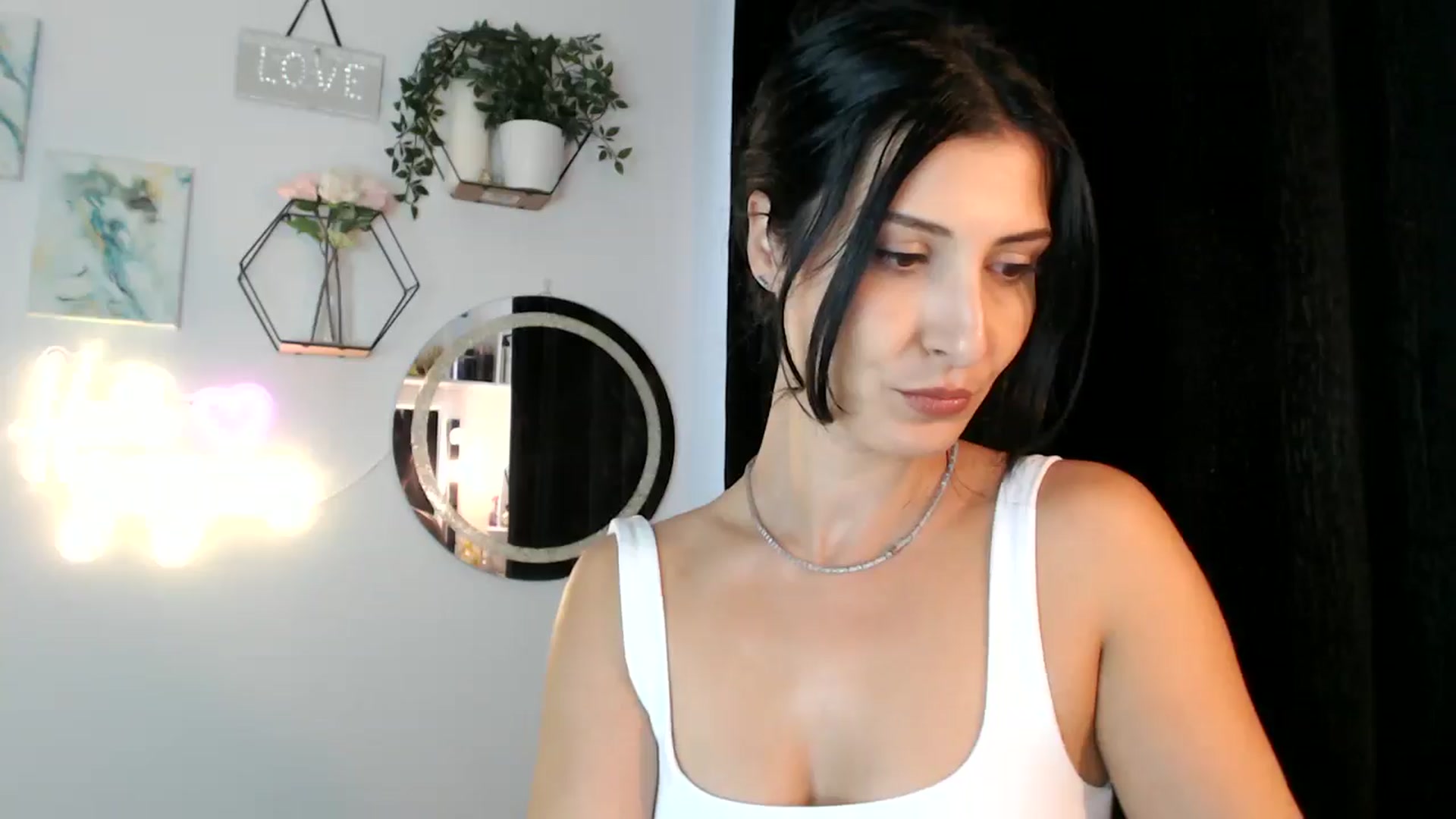 Gallery image thumbnail from Yara_77's myfreecams stream on, 09/18/2025, 14:38 image 19 of 20