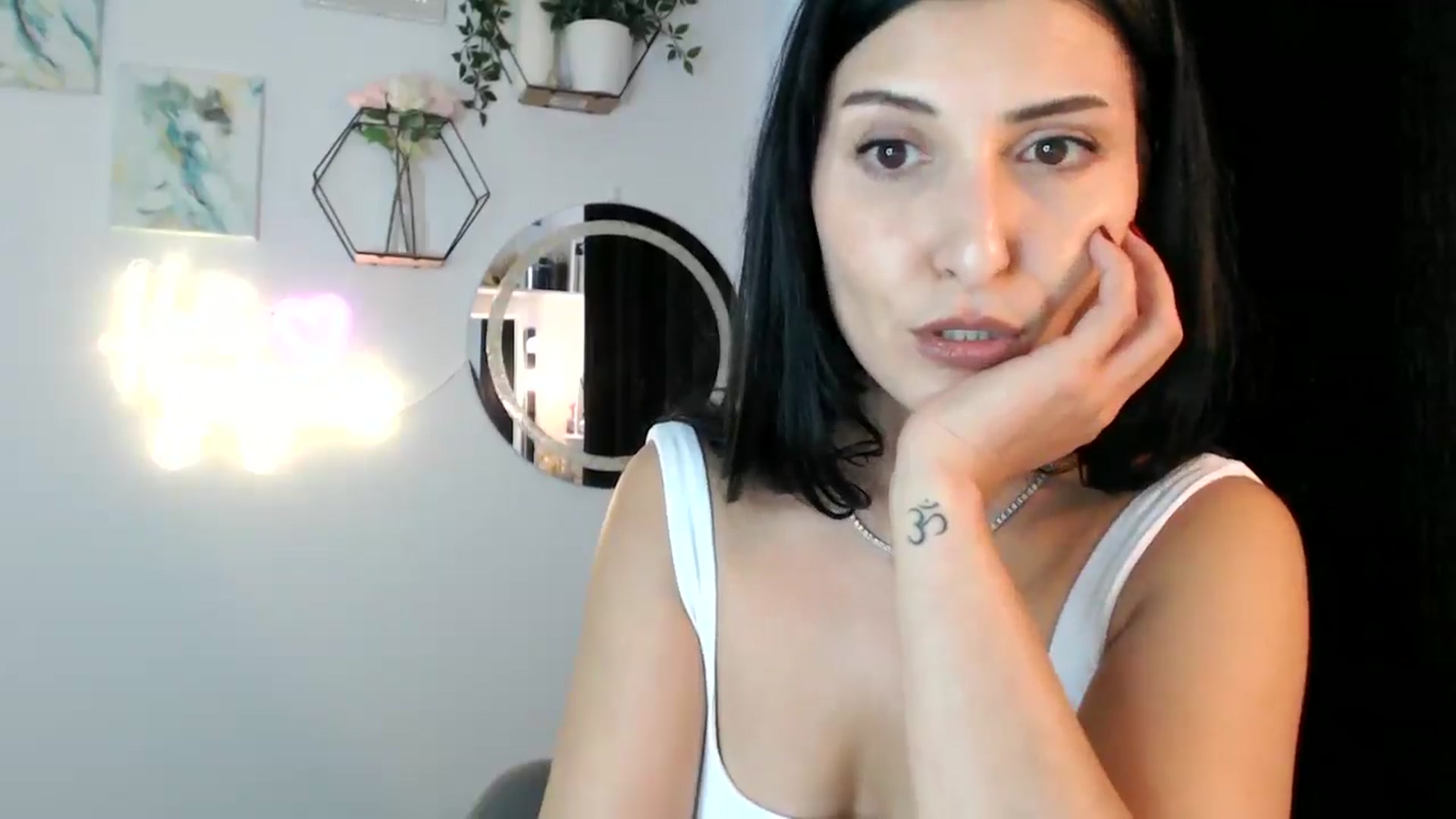 Gallery image thumbnail from Yara_77's myfreecams stream on, 09/18/2025, 14:38 image 2 of 20